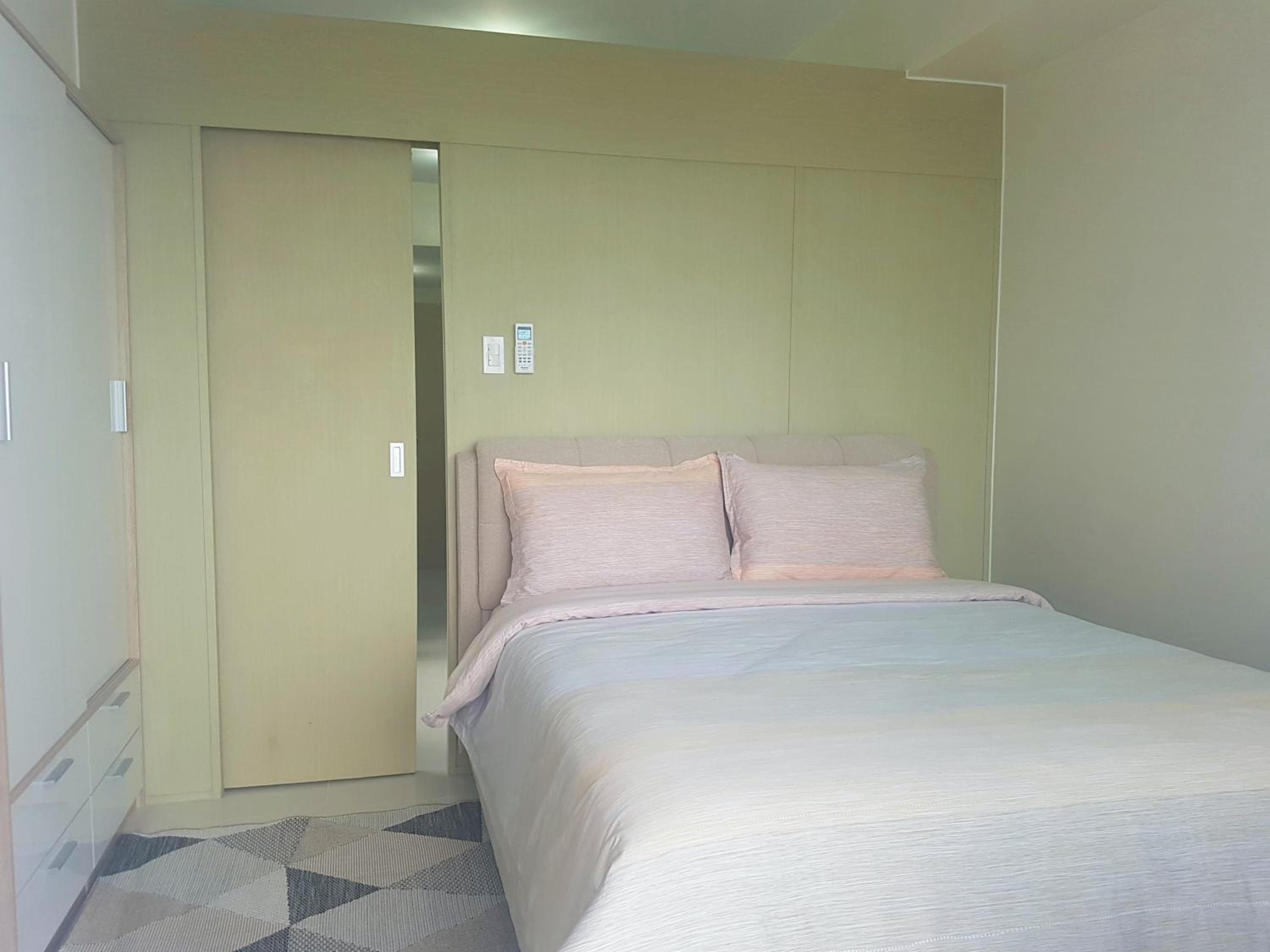 One-Bedroom Deluxe Apartment