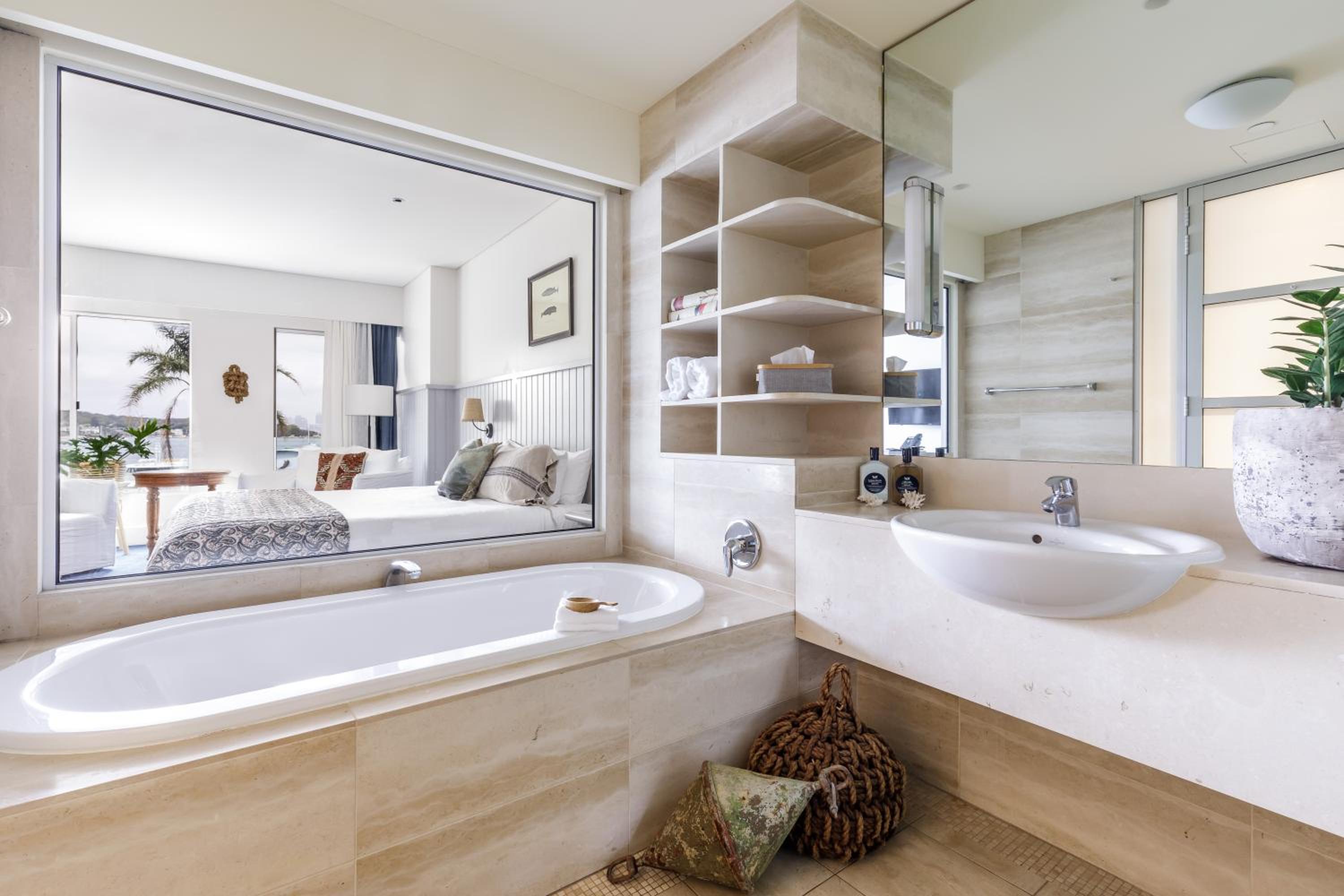 King Room with Harbor View thumbnail 6