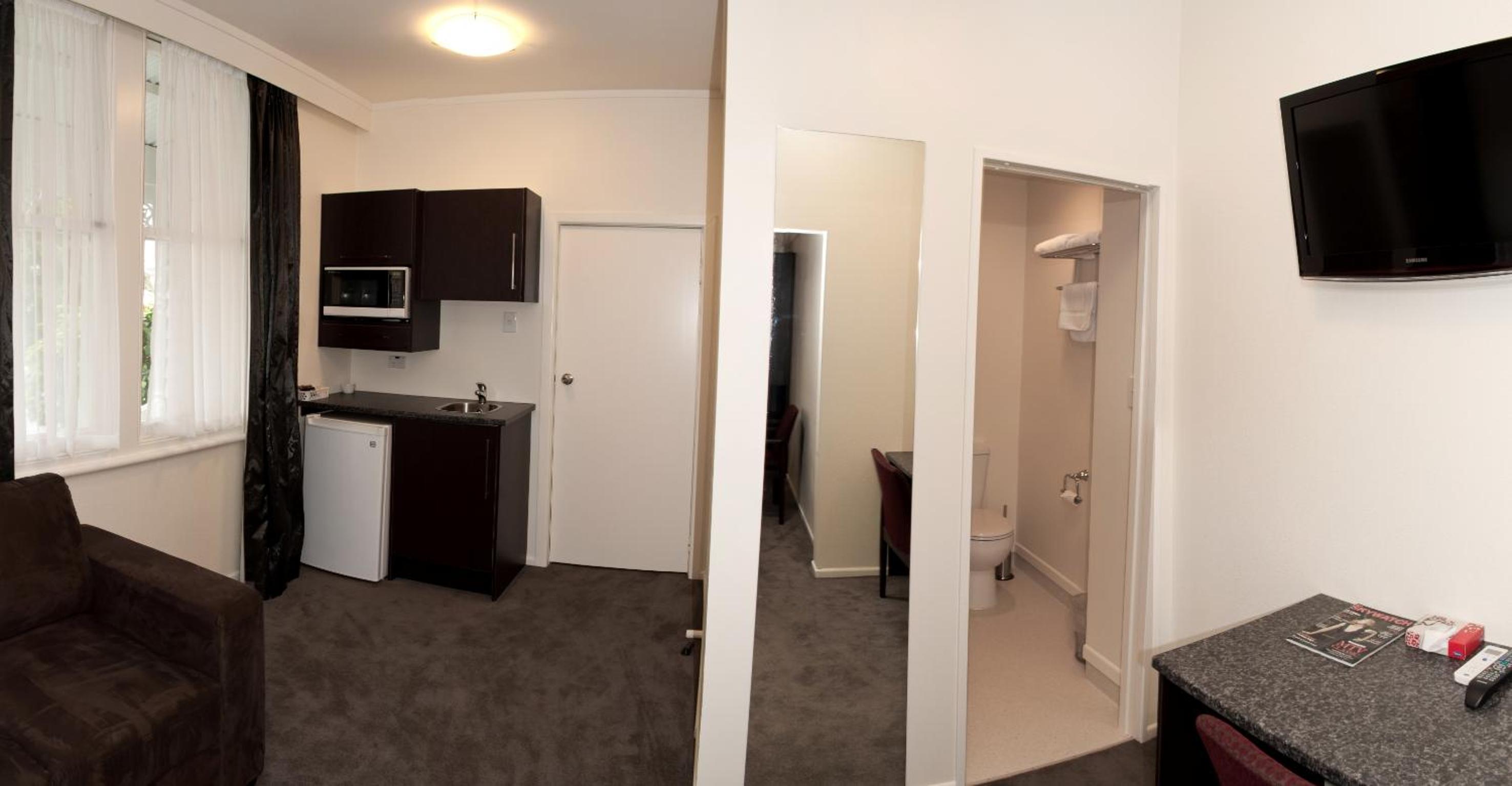 One-Bedroom Apartment - Photo 7
