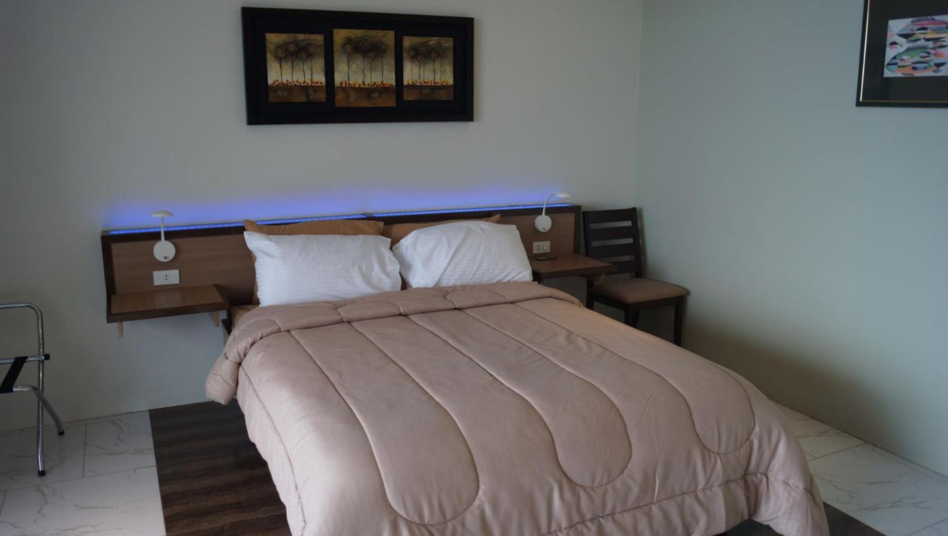 Queen Room - Photo 5