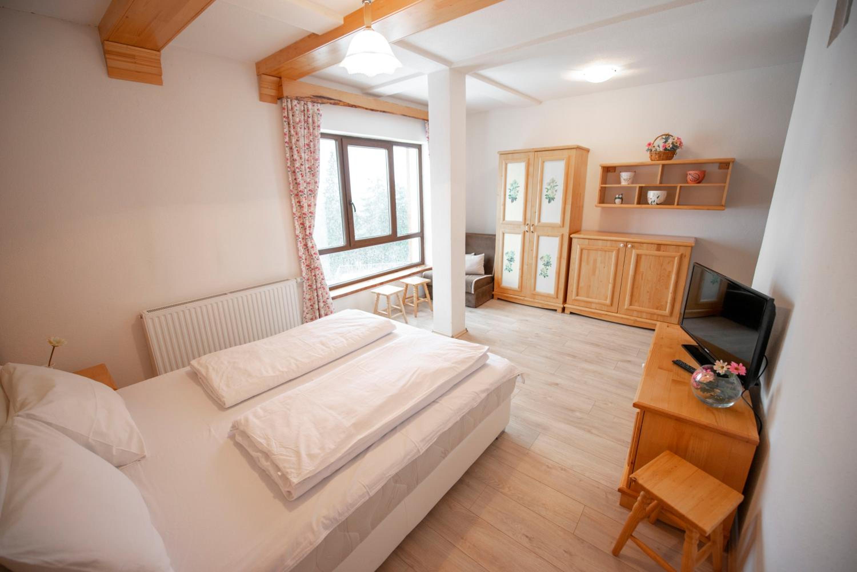 Double or Twin Room - Photo 6