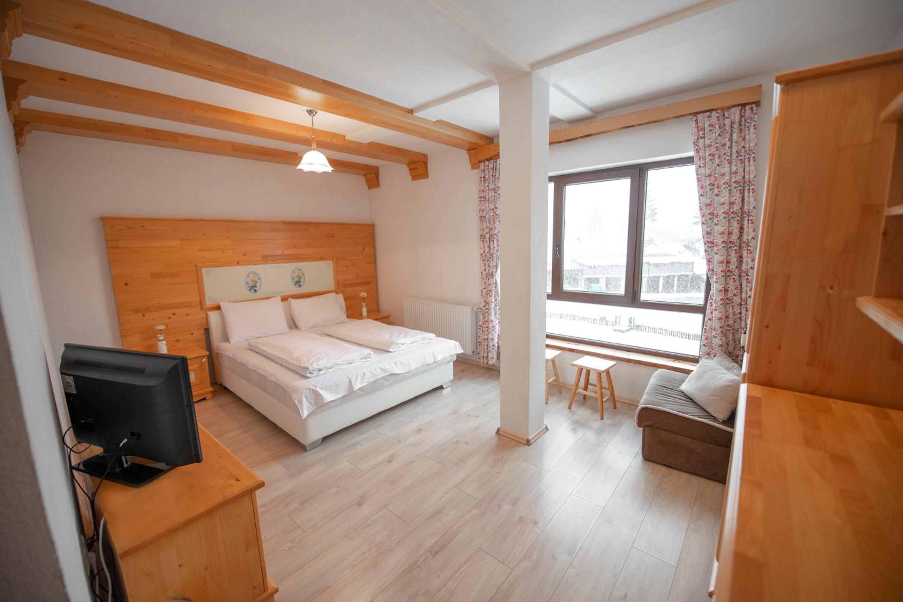 Double or Twin Room - Photo 5