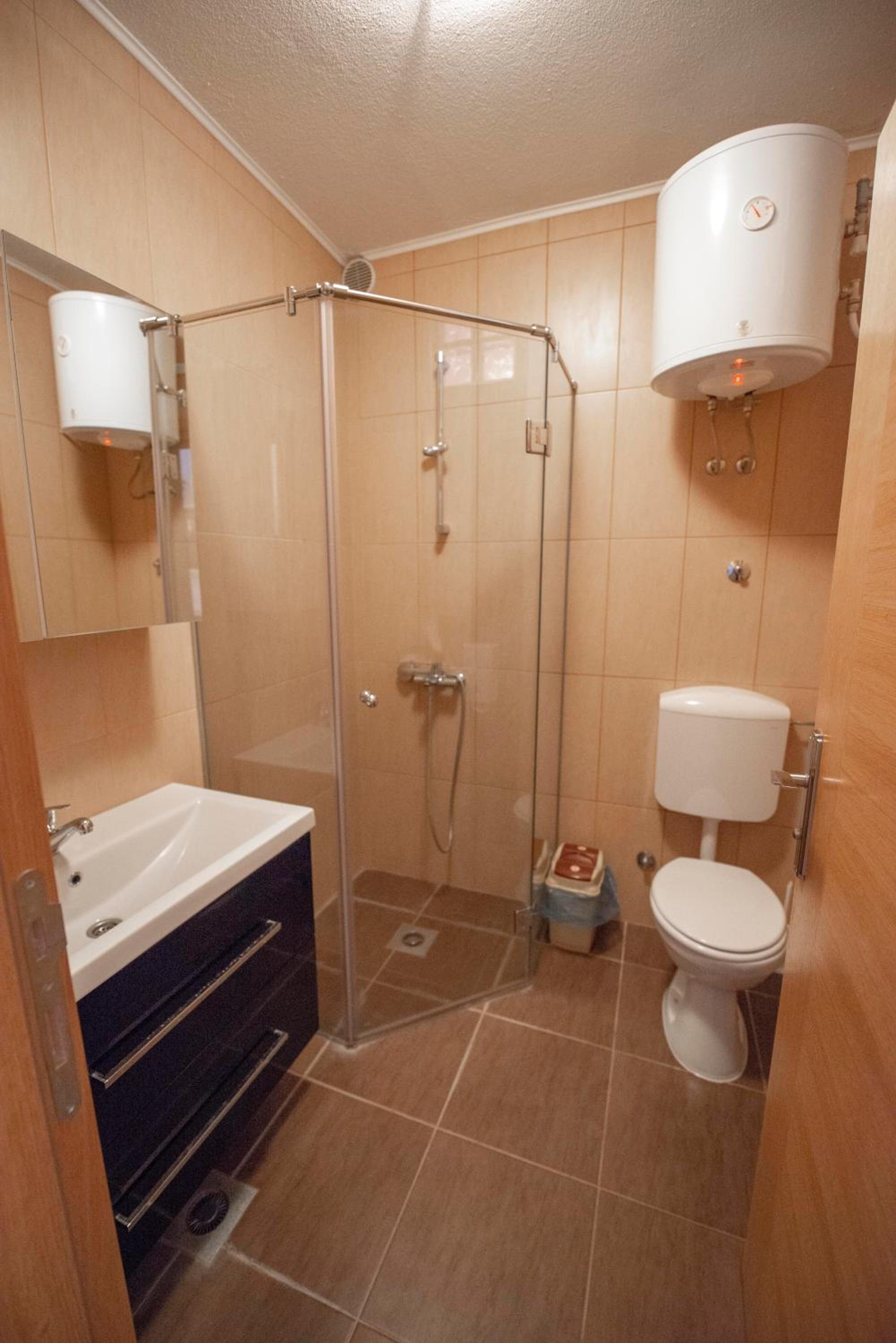 Double or Twin Room - Photo 8