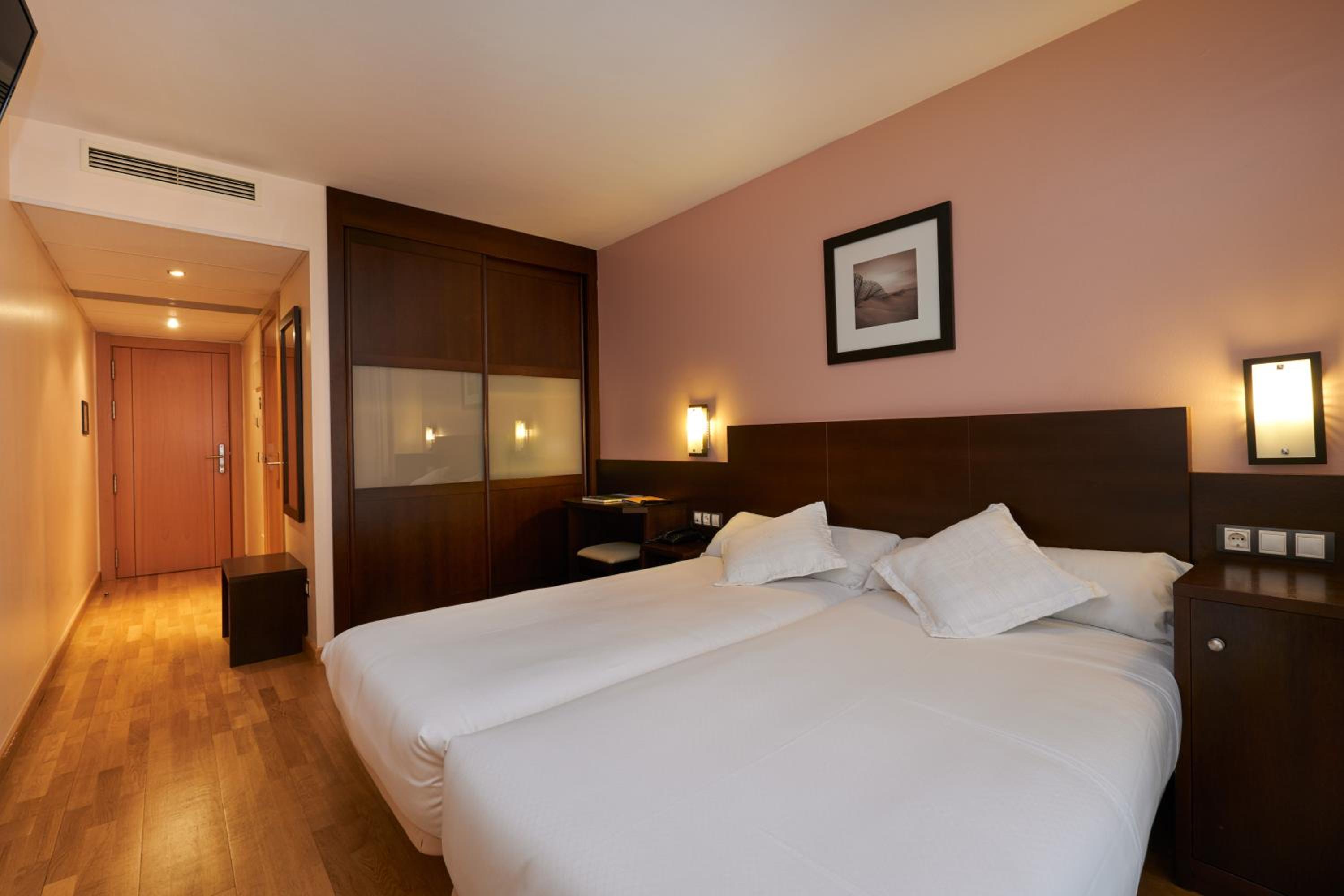 Double or Twin Room - Photo 11