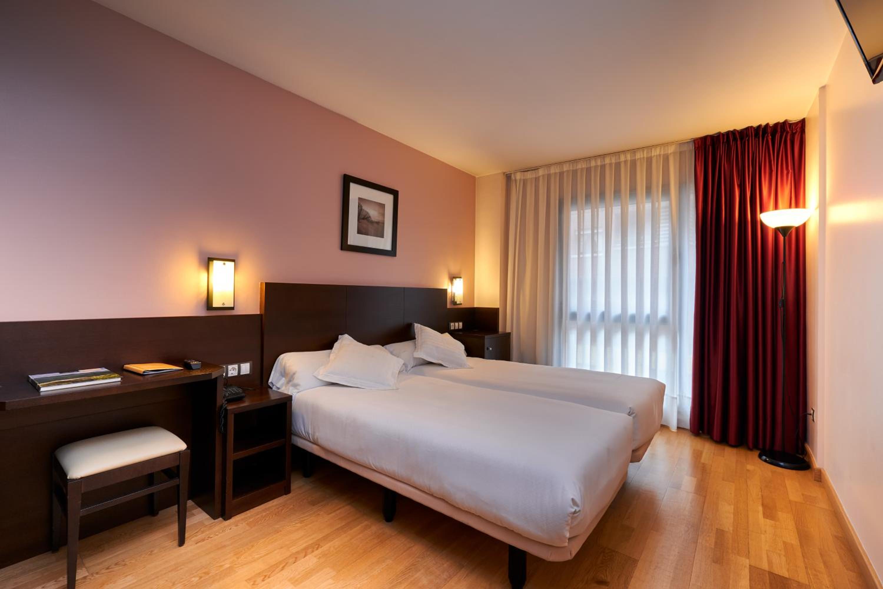 Double or Twin Room - Photo 7