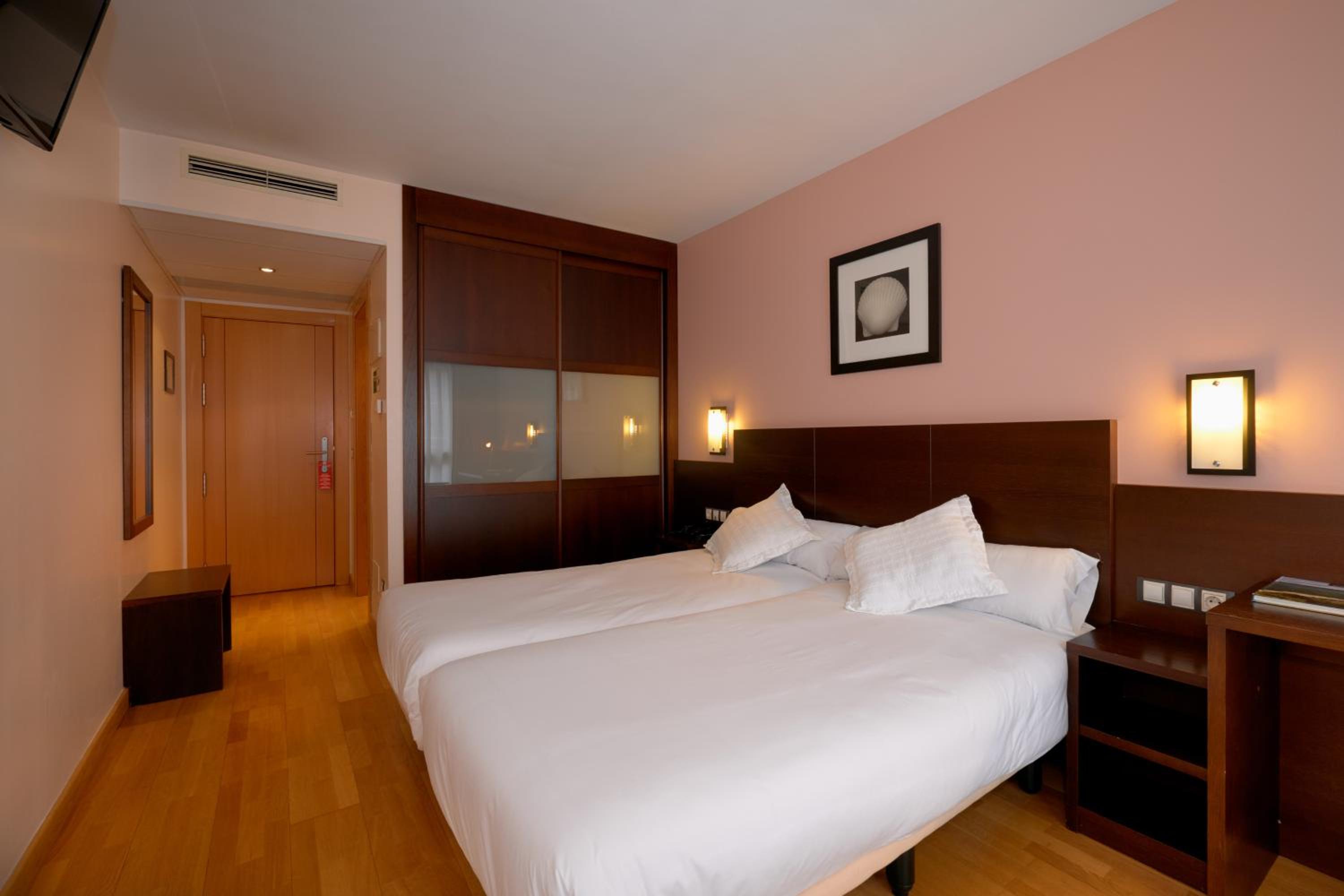 Double or Twin Room - Photo 24