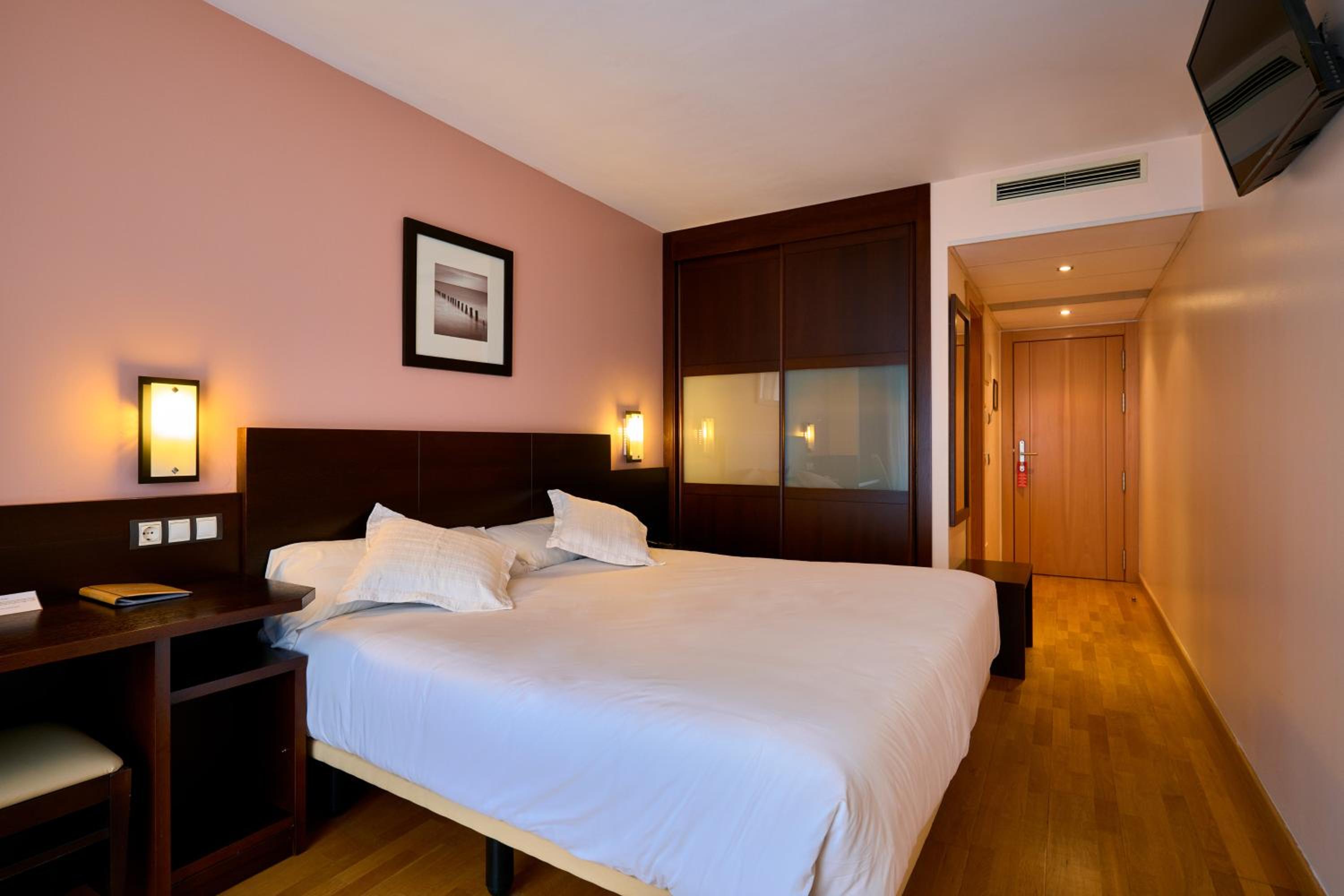 Double or Twin Room - Photo 1