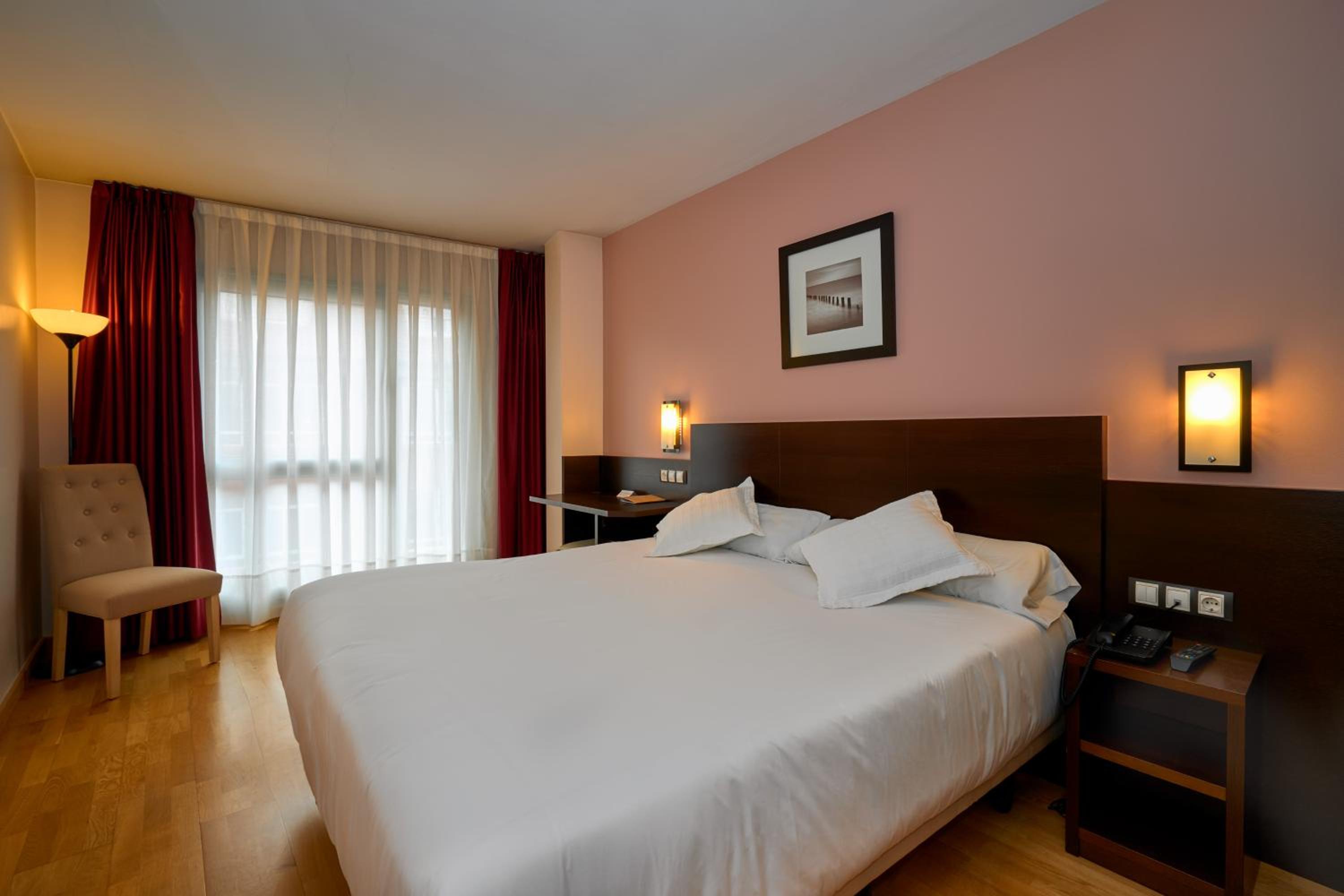 Double or Twin Room - Photo 9