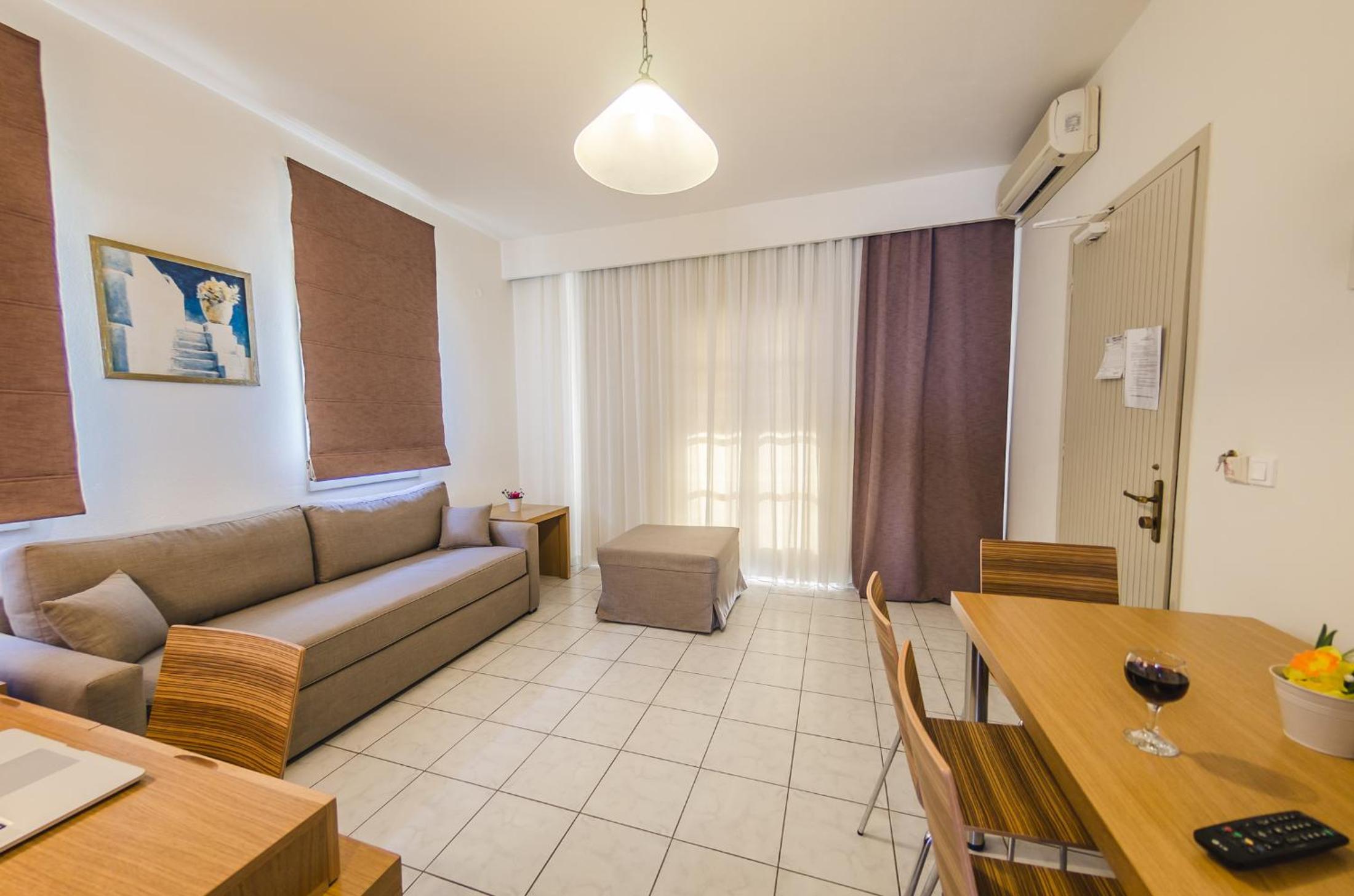 Suite - Photo 15