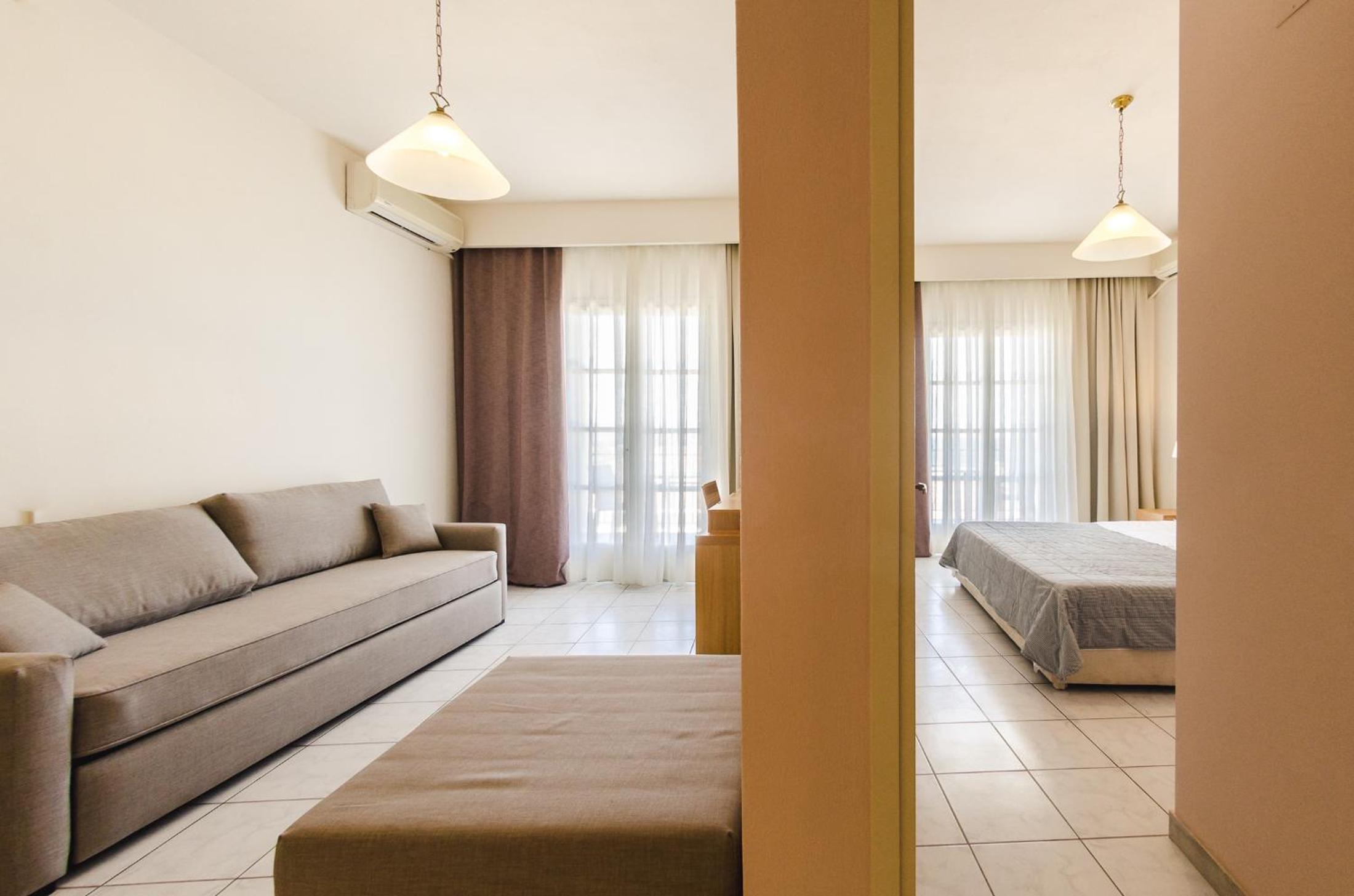 Suite - Photo 3