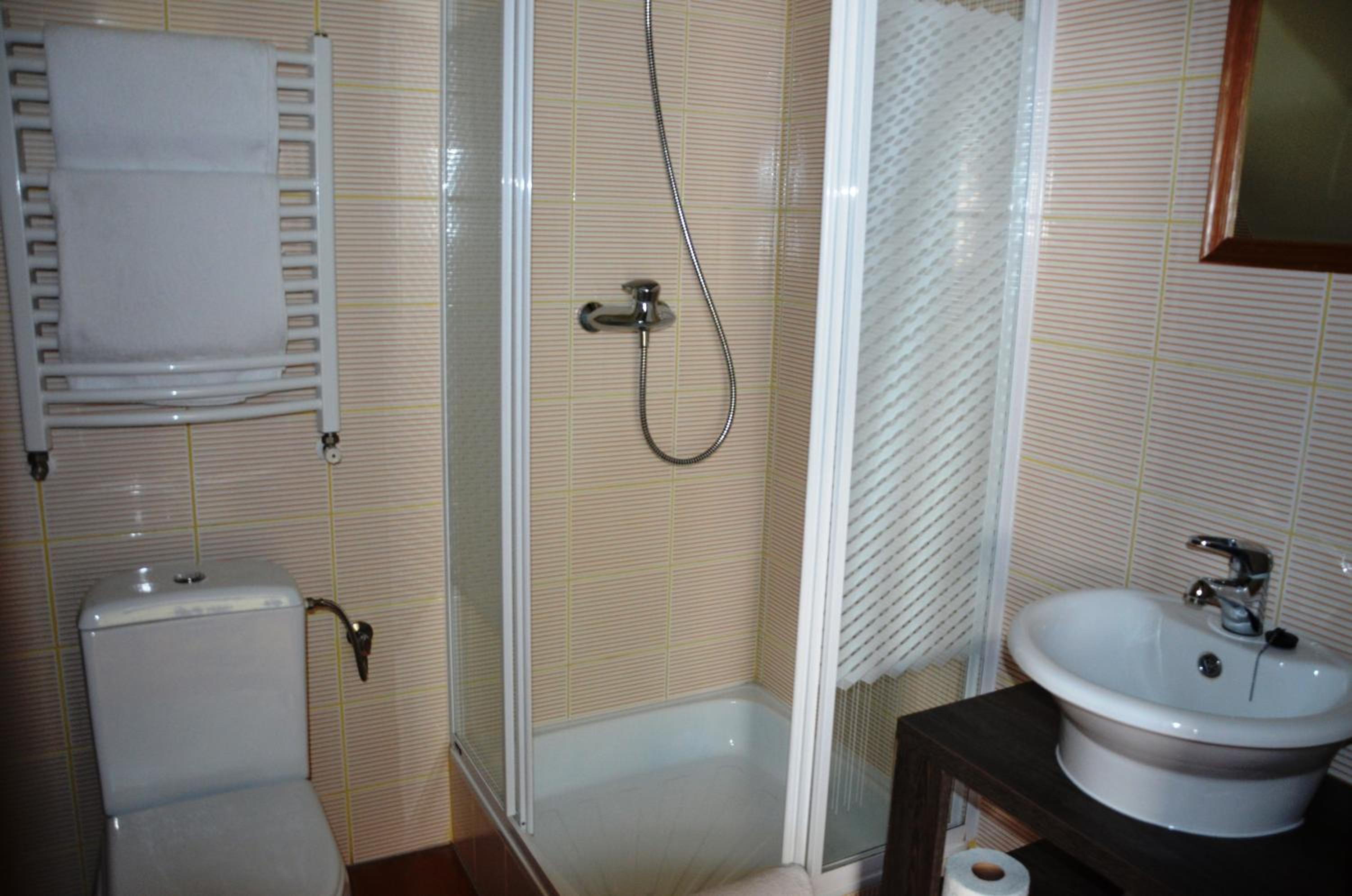 Single Room with Bathroom photo 2