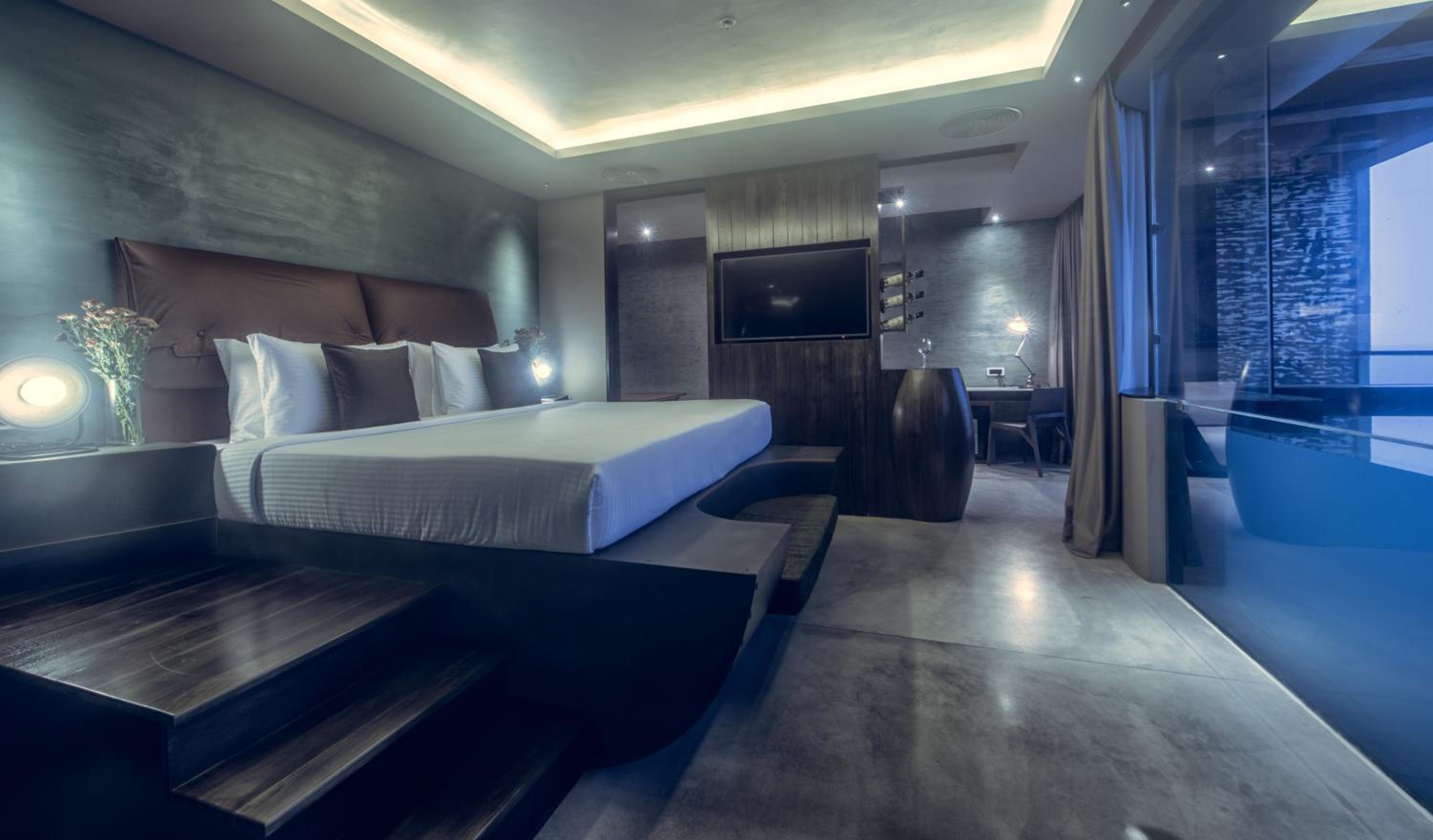 Suite with Private Pool with Free Airport Transfer