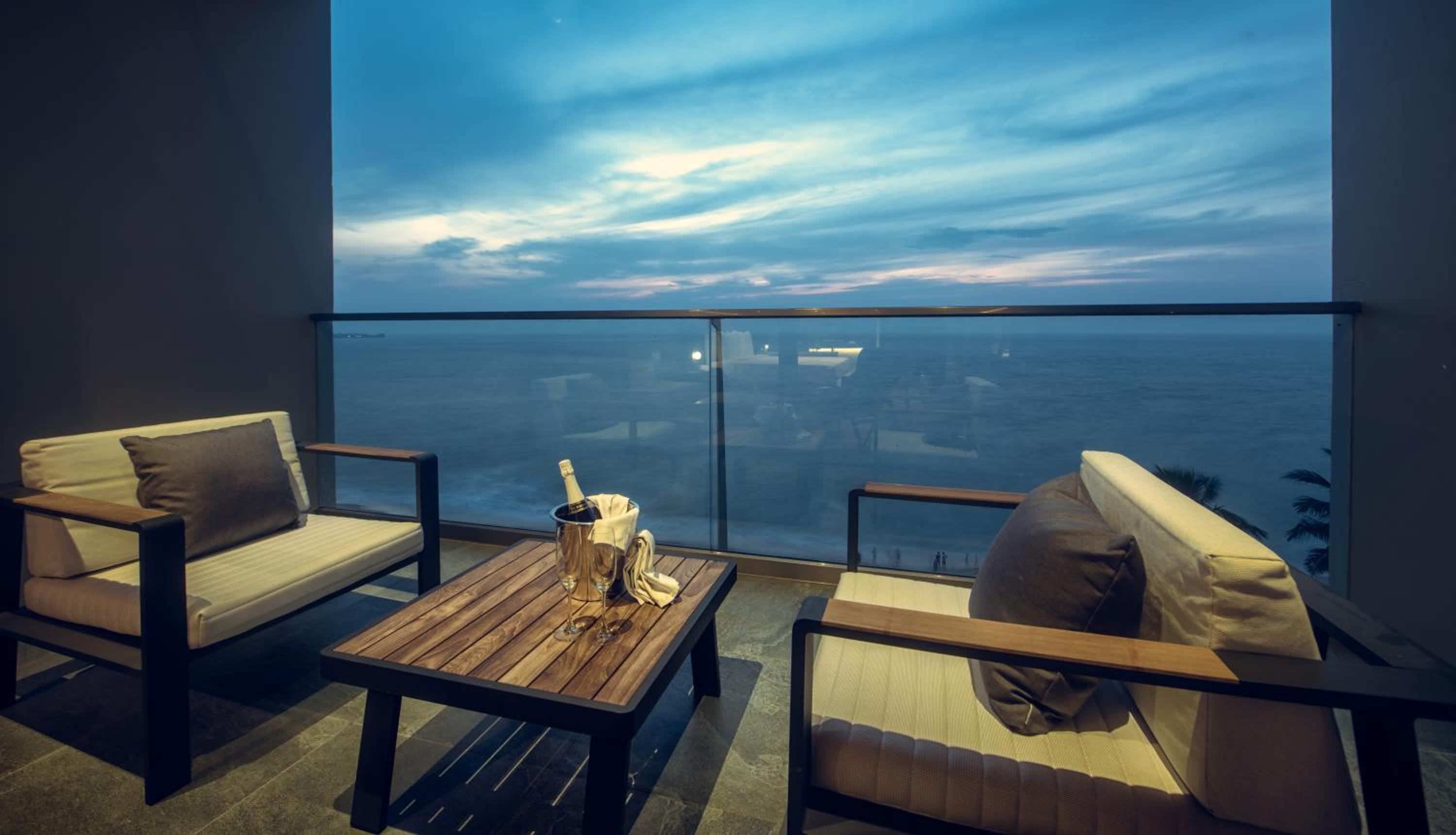 Premier Double Room with Sea View and Free Airport Transfer photo 2