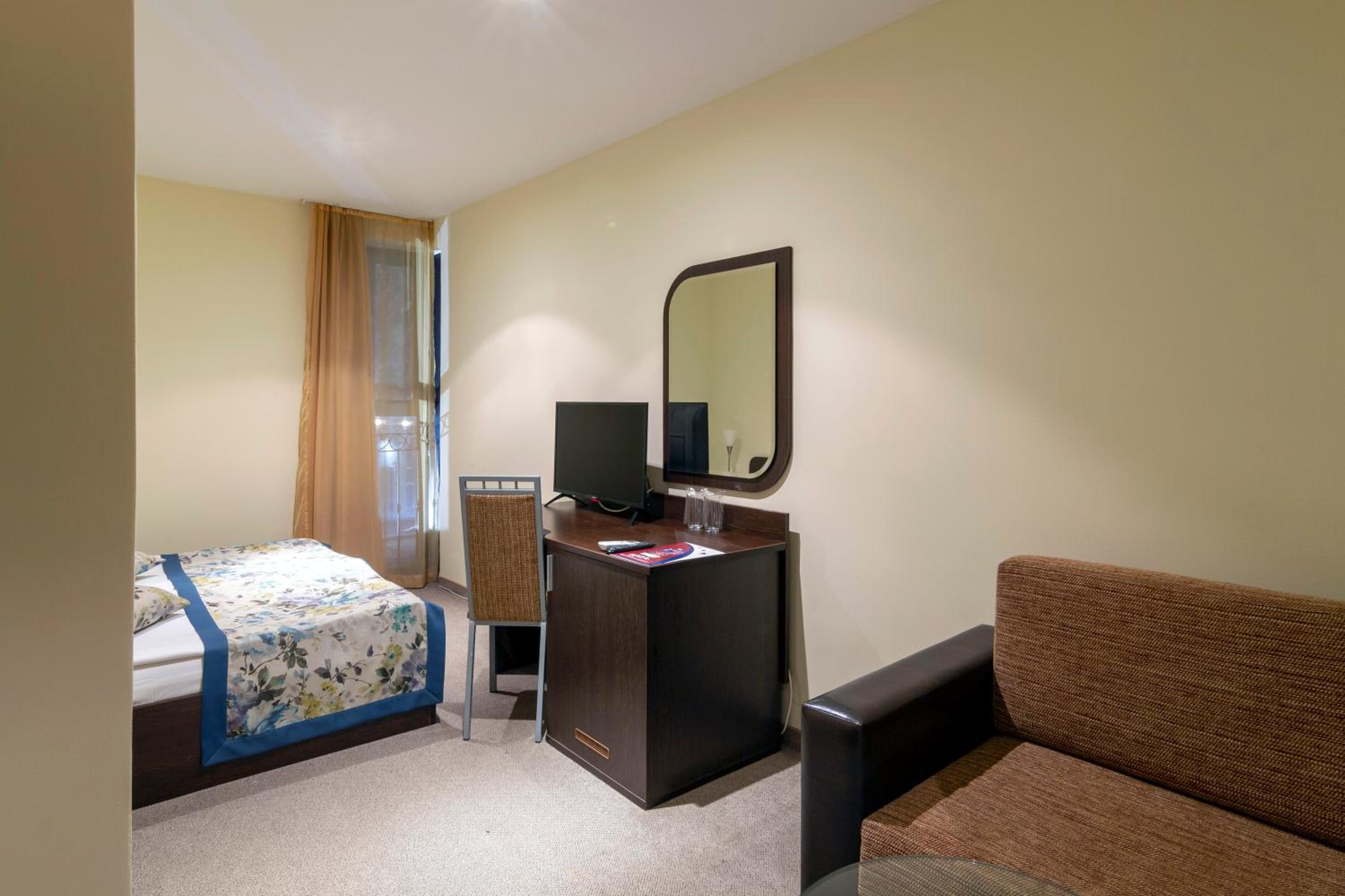 Small Economy Twin Room  photo 2