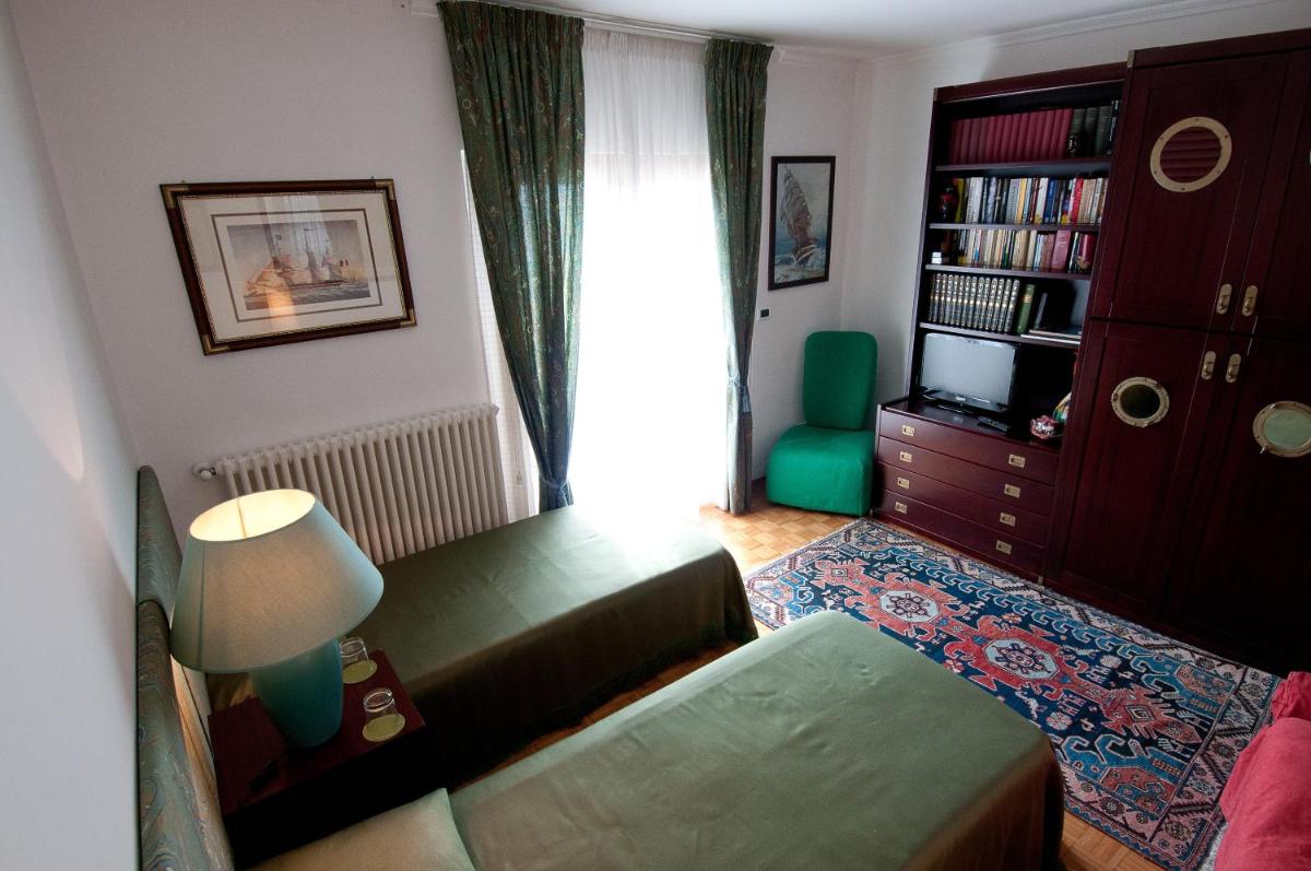 Double or Twin Room with Terrace and Shared Bathroom photo 2
