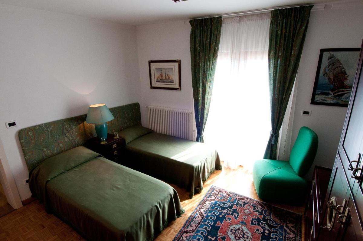 Double or Twin Room with Terrace and Shared Bathroom photo 3