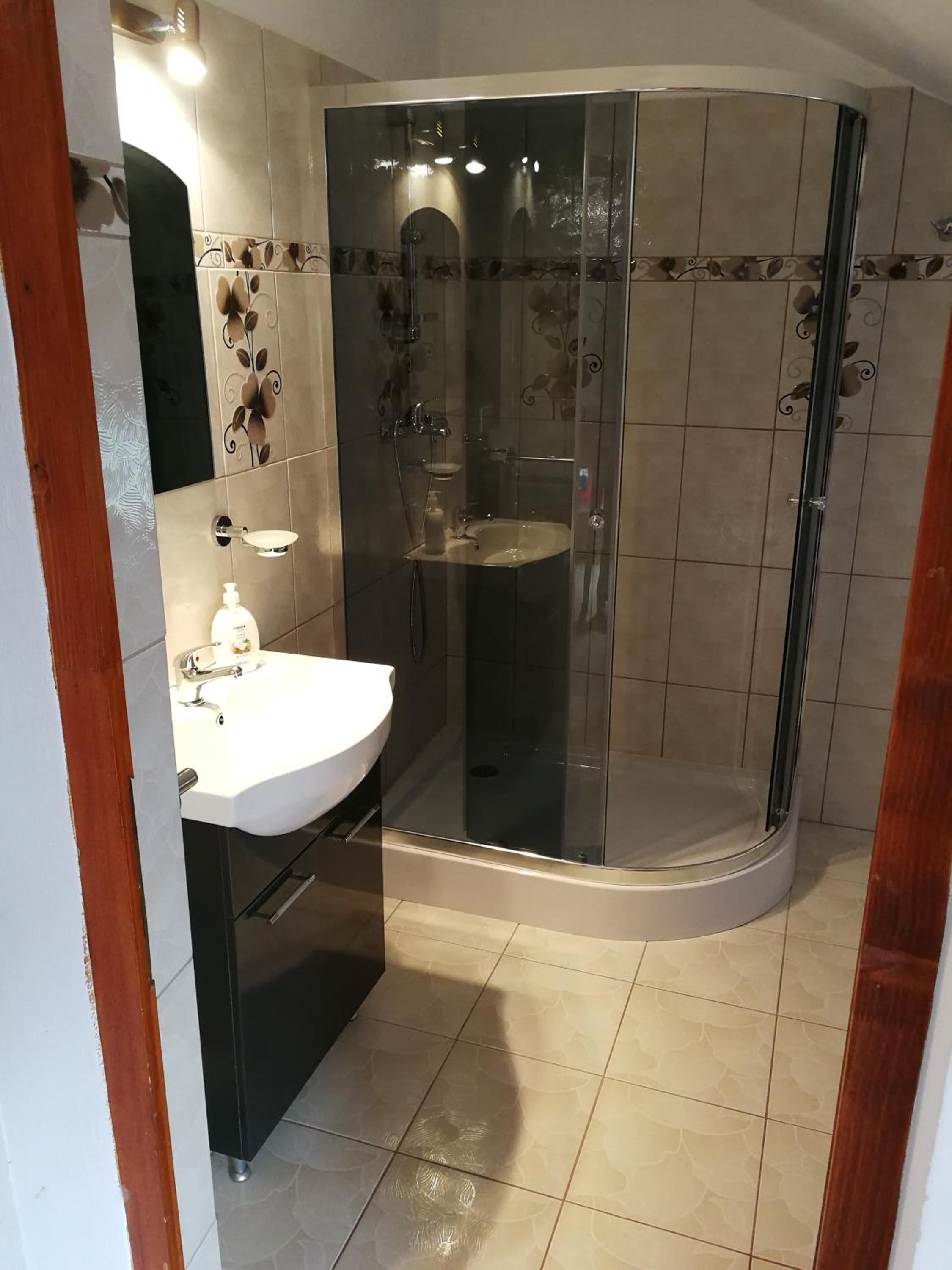 Double Room with Private Bathroom - Photo 2