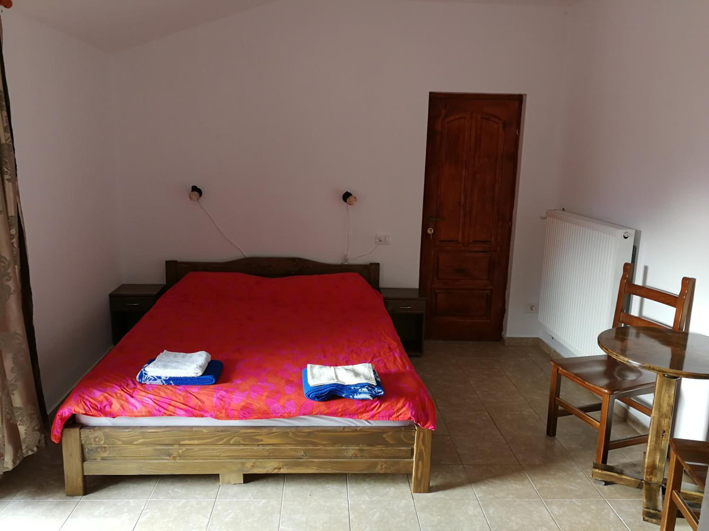 Double Room with Private Bathroom - Photo 4
