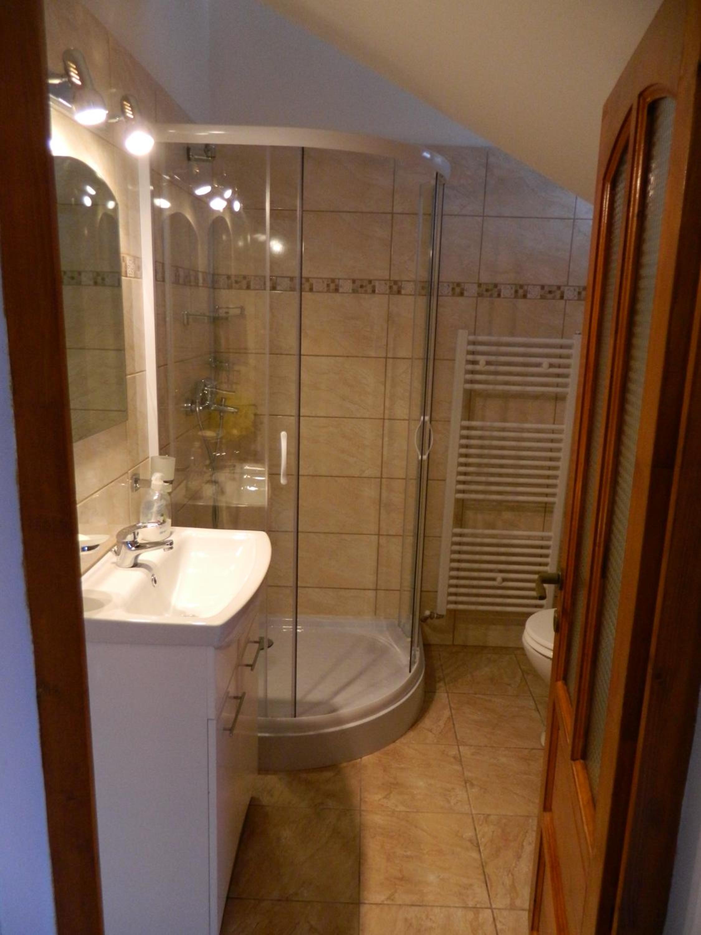 Twin Room with Private Bathroom - Photo 5