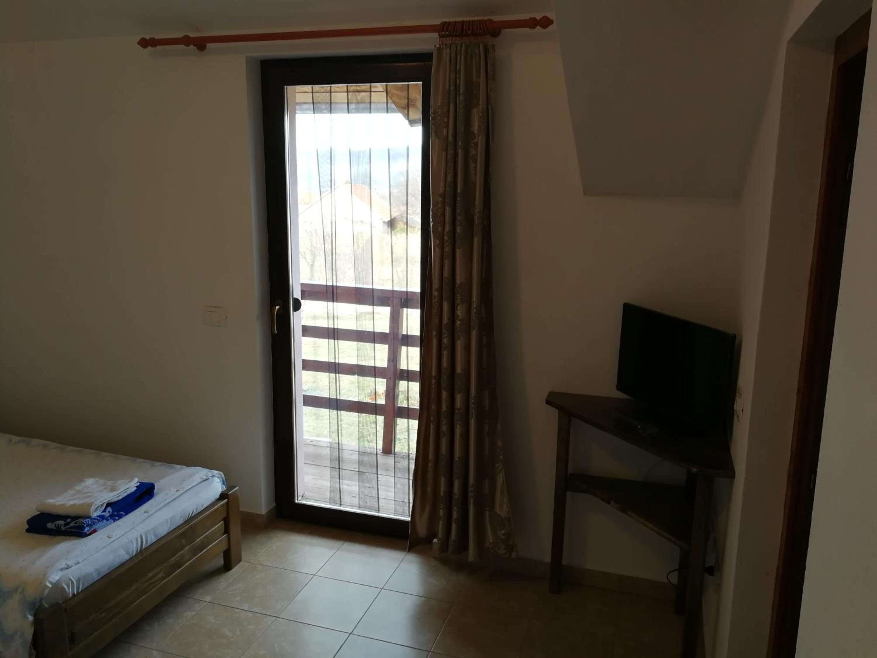 Twin Room with Private Bathroom photo 1