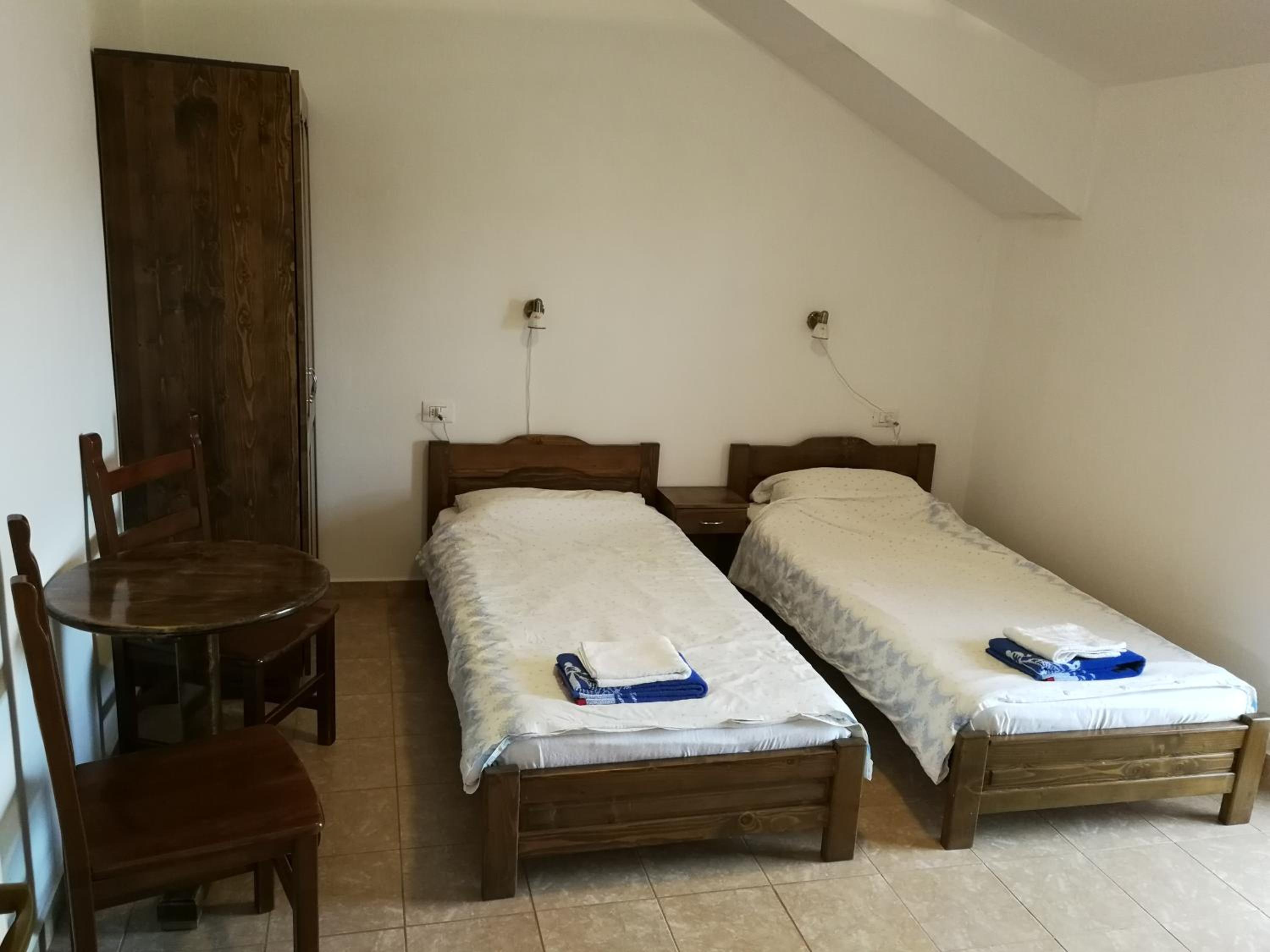 Twin Room with Private Bathroom photo 3