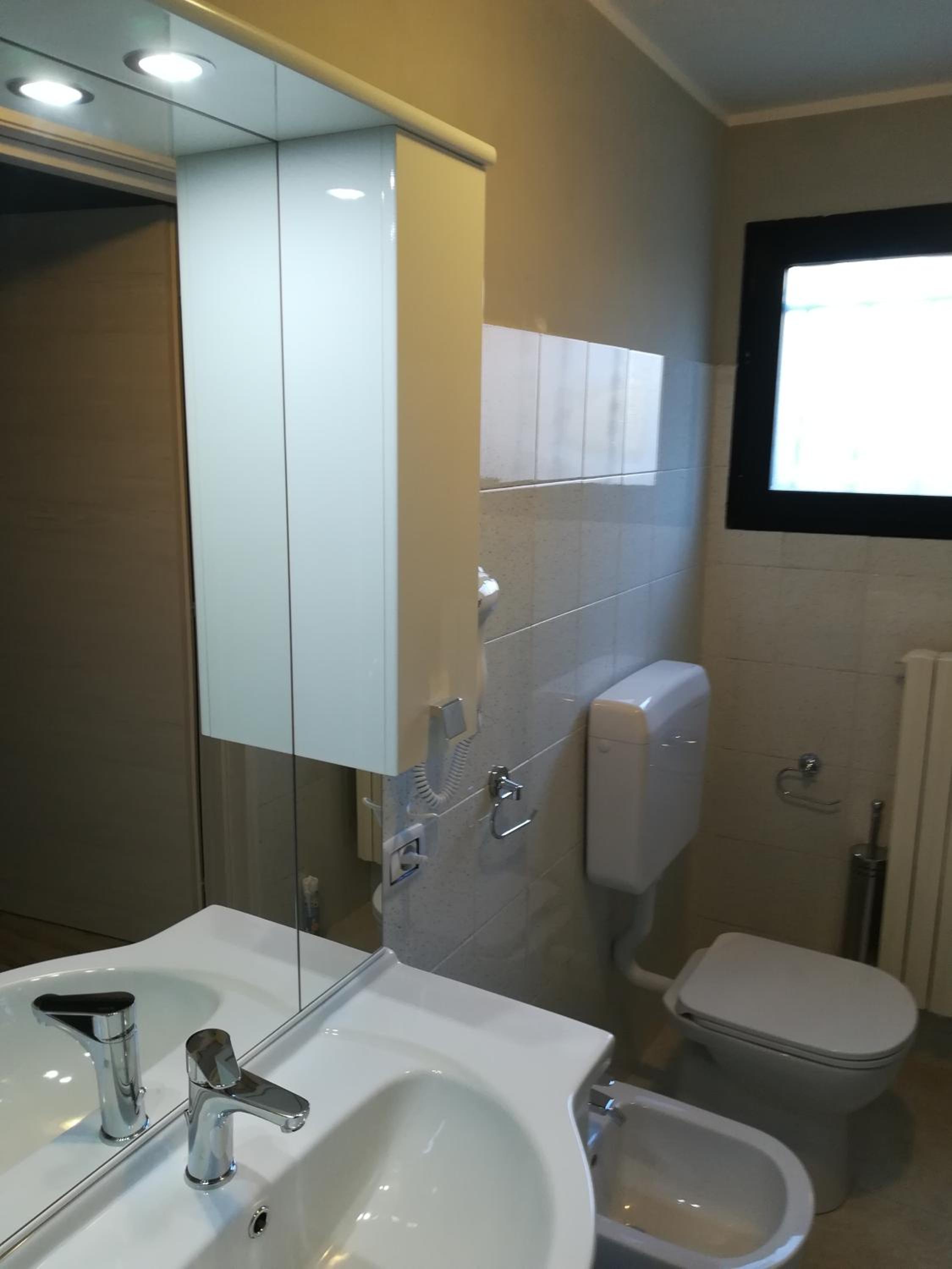 Double Room with Private Bathroom - Photo 6