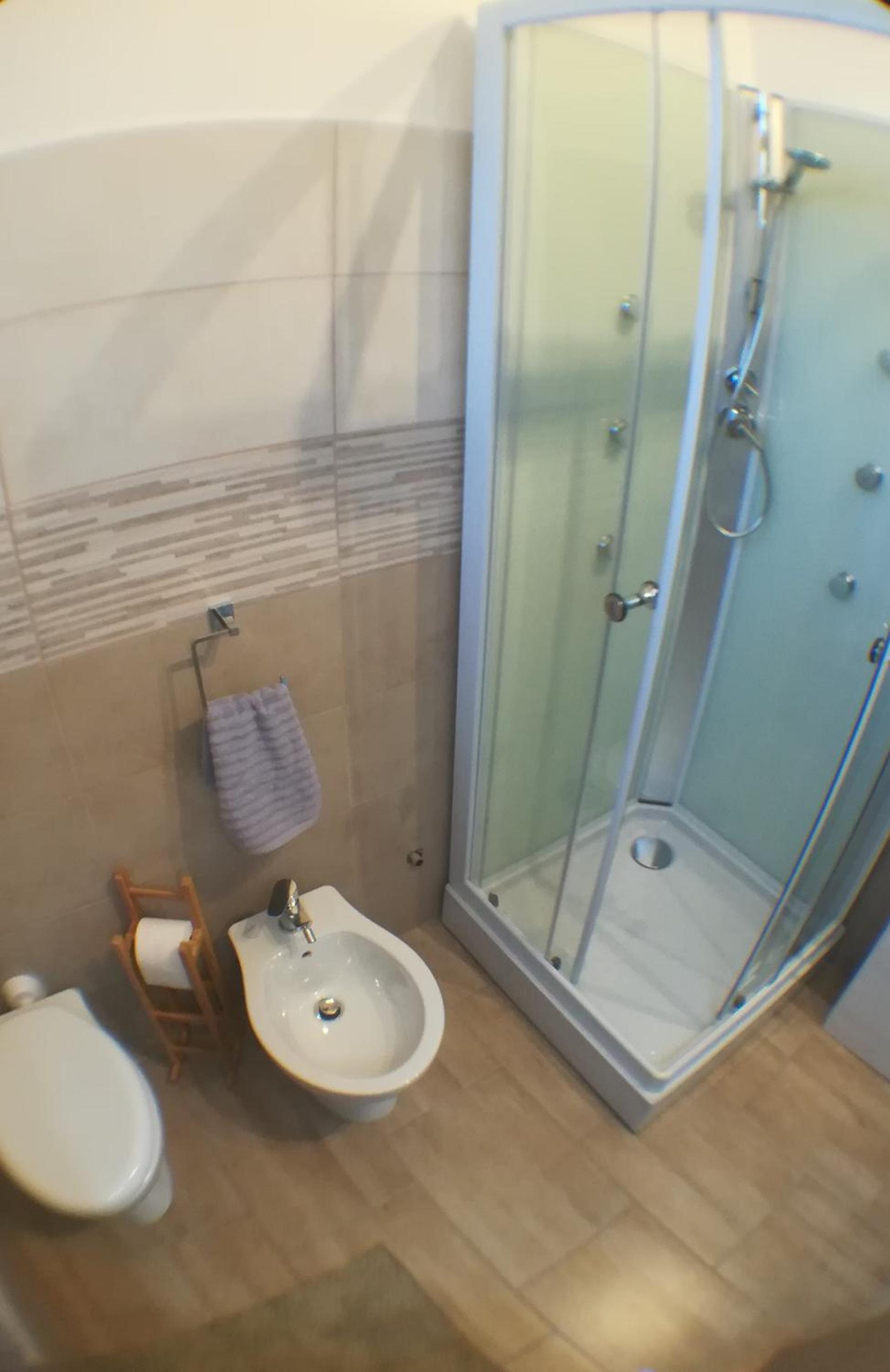 Triple Room with Private Bathroom - Photo 7