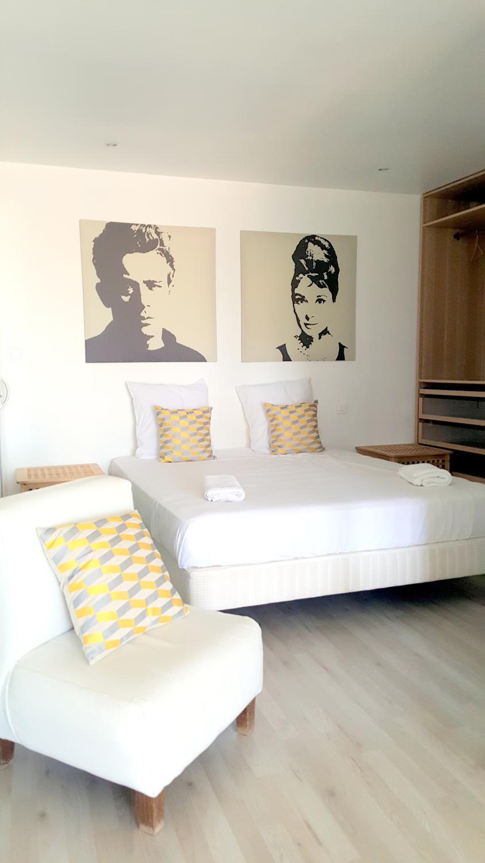 Suite with Hot Tub - Photo 7
