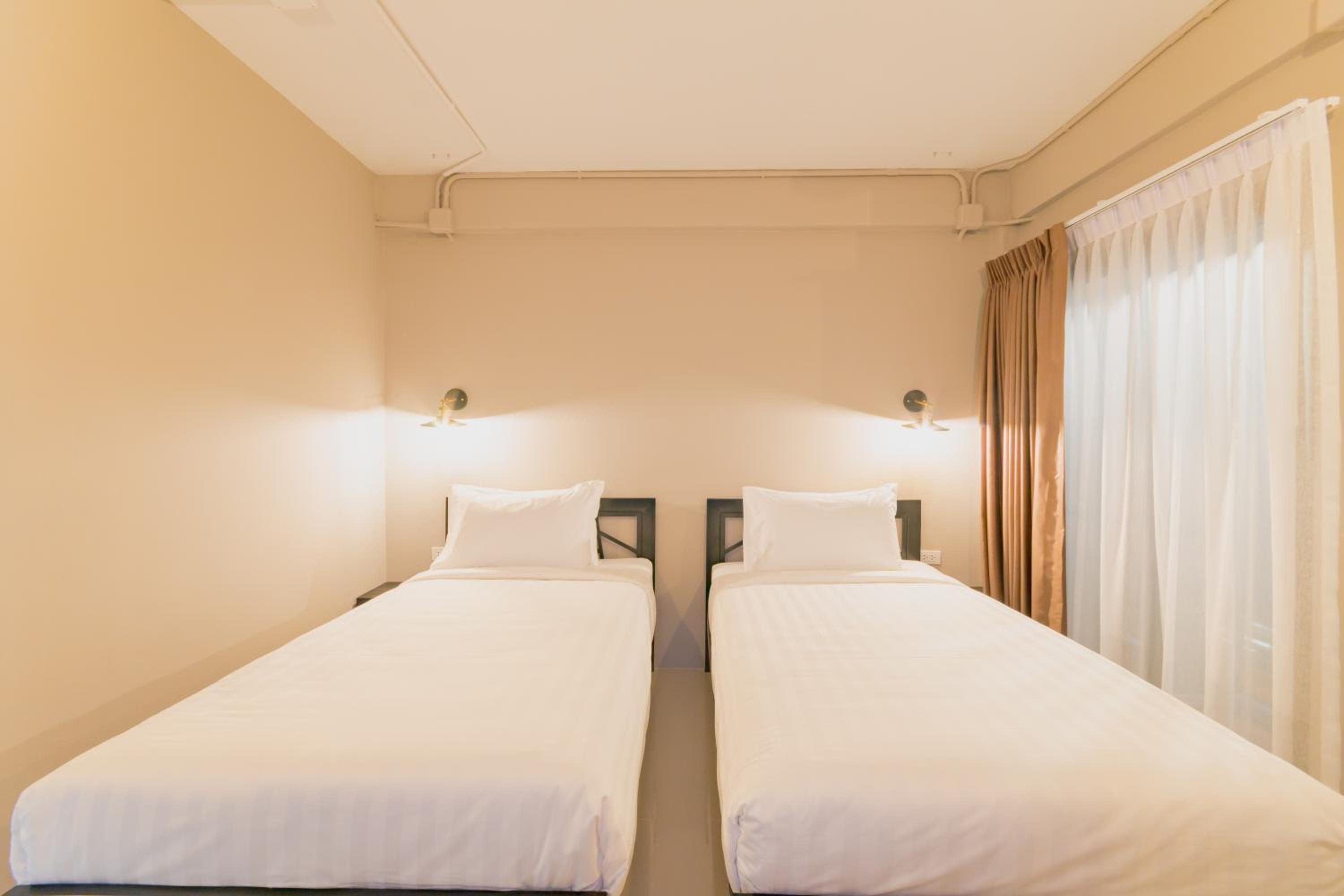 Twin Room with Balcony - Photo 14