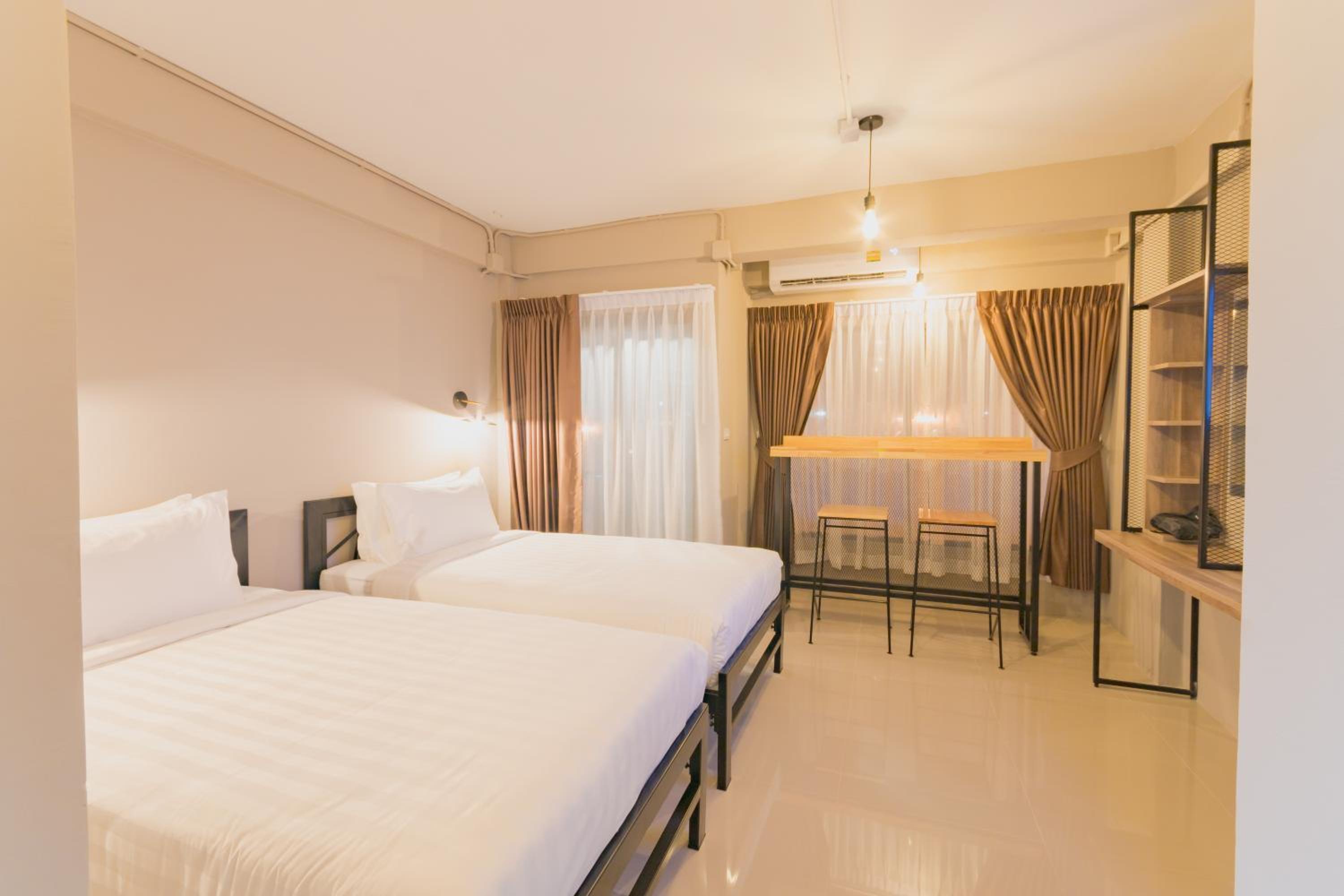 Twin Room with Balcony - Photo 36