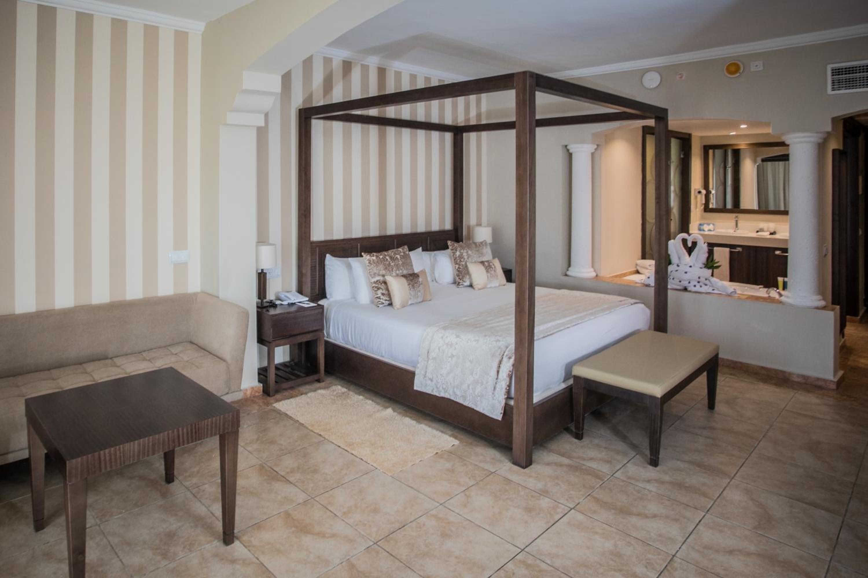Colonial Club Jr Suite with Jacuzzi (Adults Only, 18+) - Free WiFi