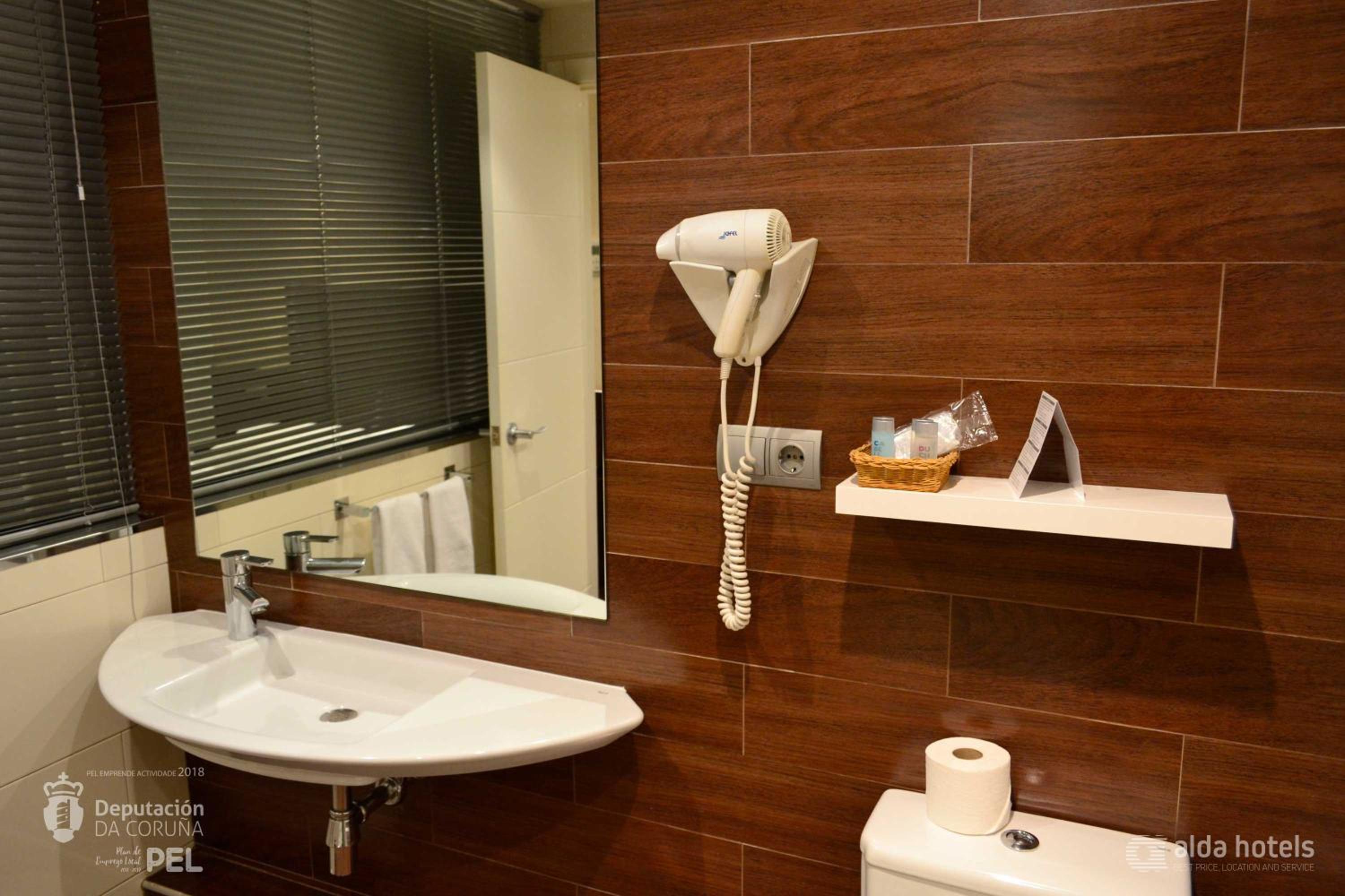 Double or Twin Room - Photo 8
