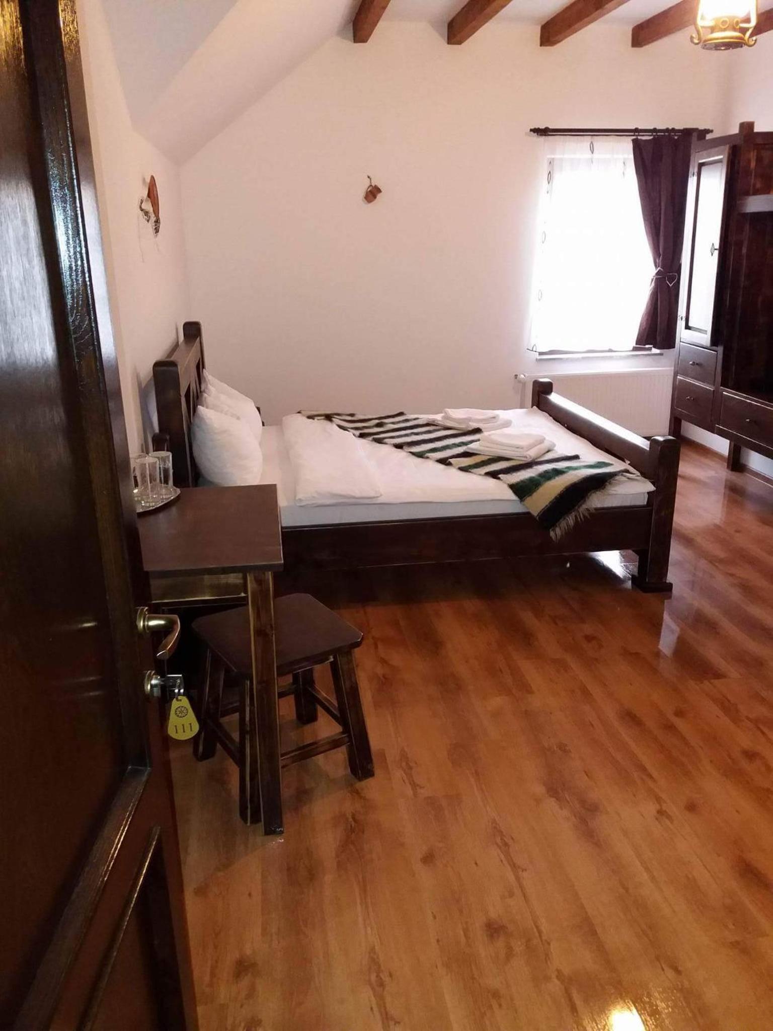 Suite - Photo 1