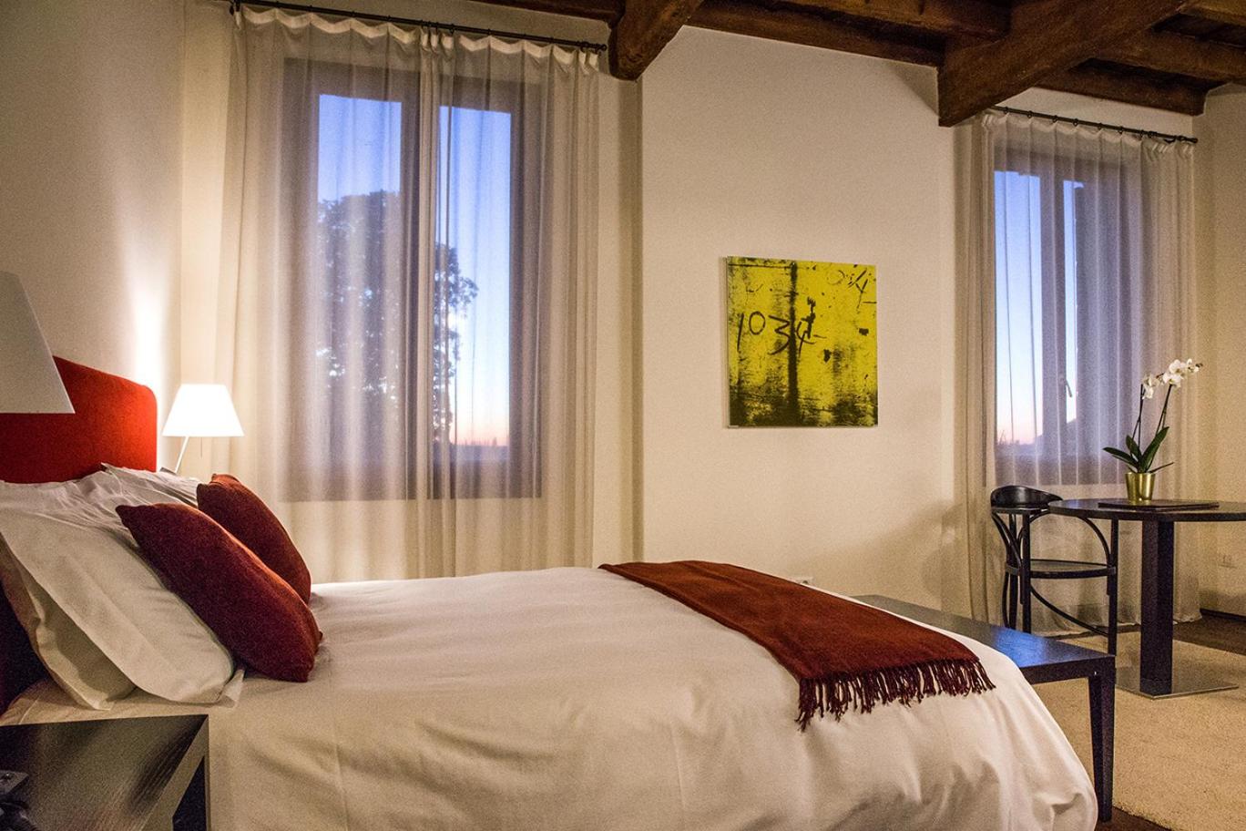 Deluxe Room - Photo 3