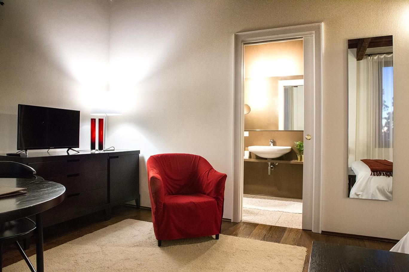 Deluxe Room - Photo 5