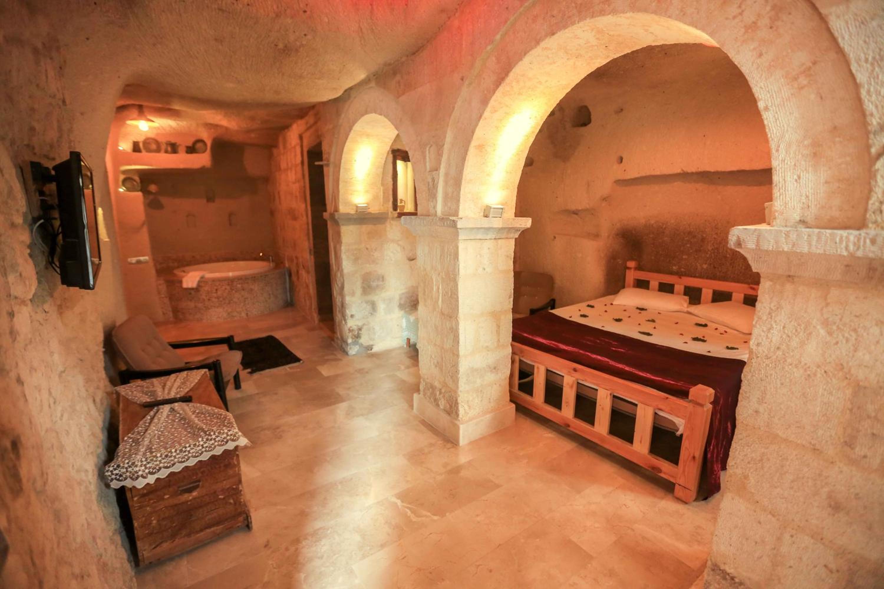 Deluxe Double Room with Bath - Photo 19