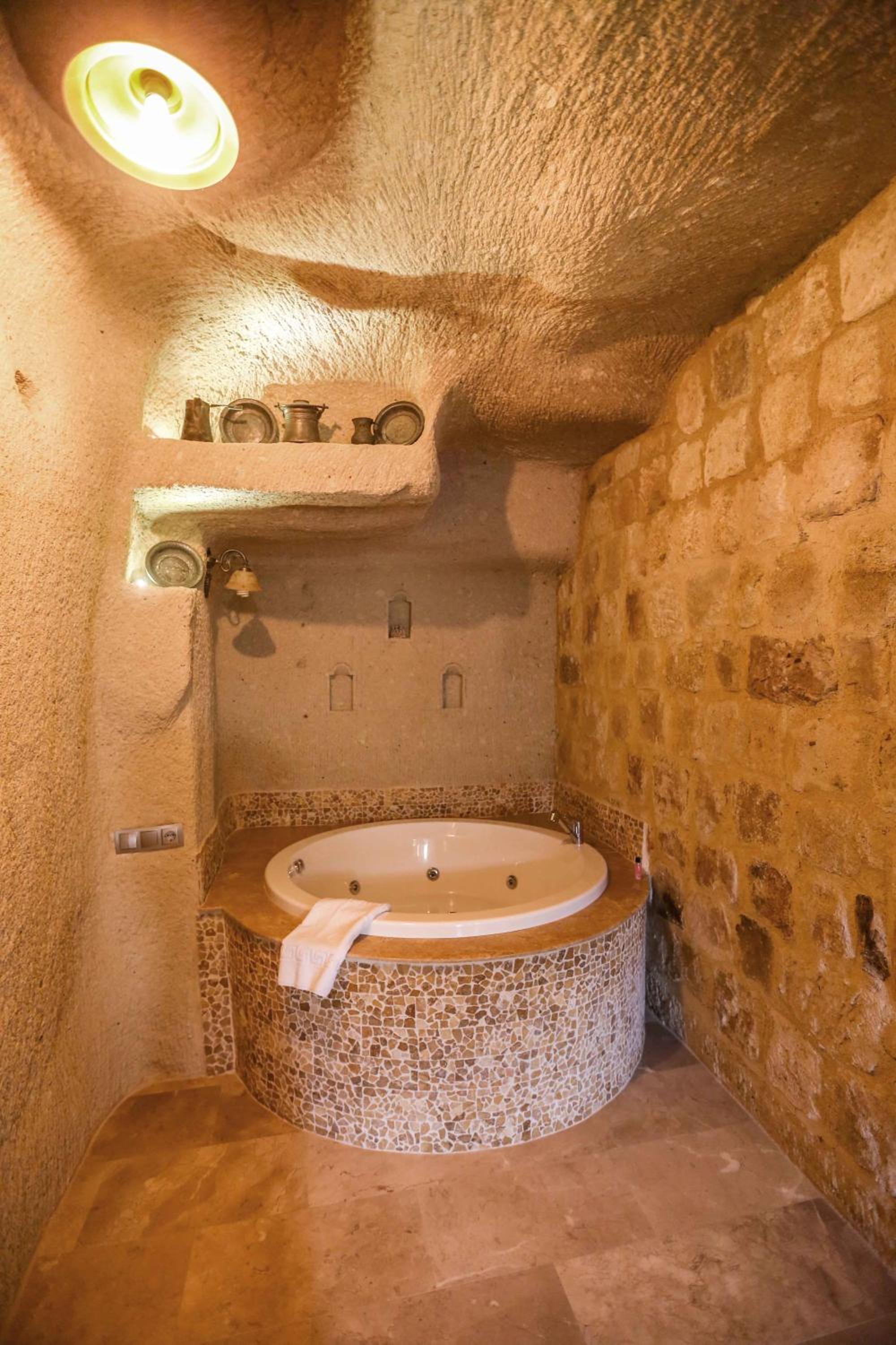 Deluxe Double Room with Bath - Photo 17