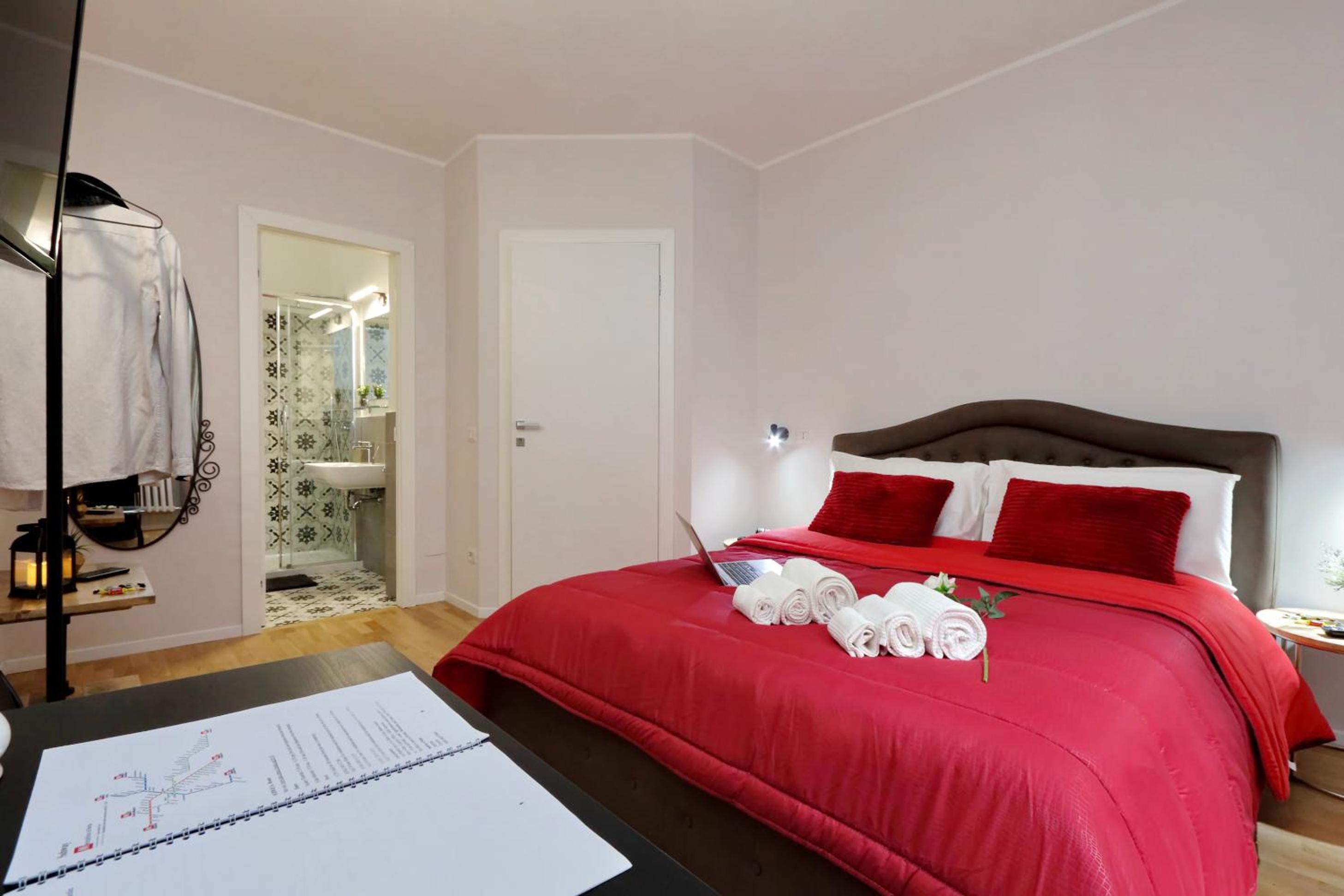 Large Double Room photo 3
