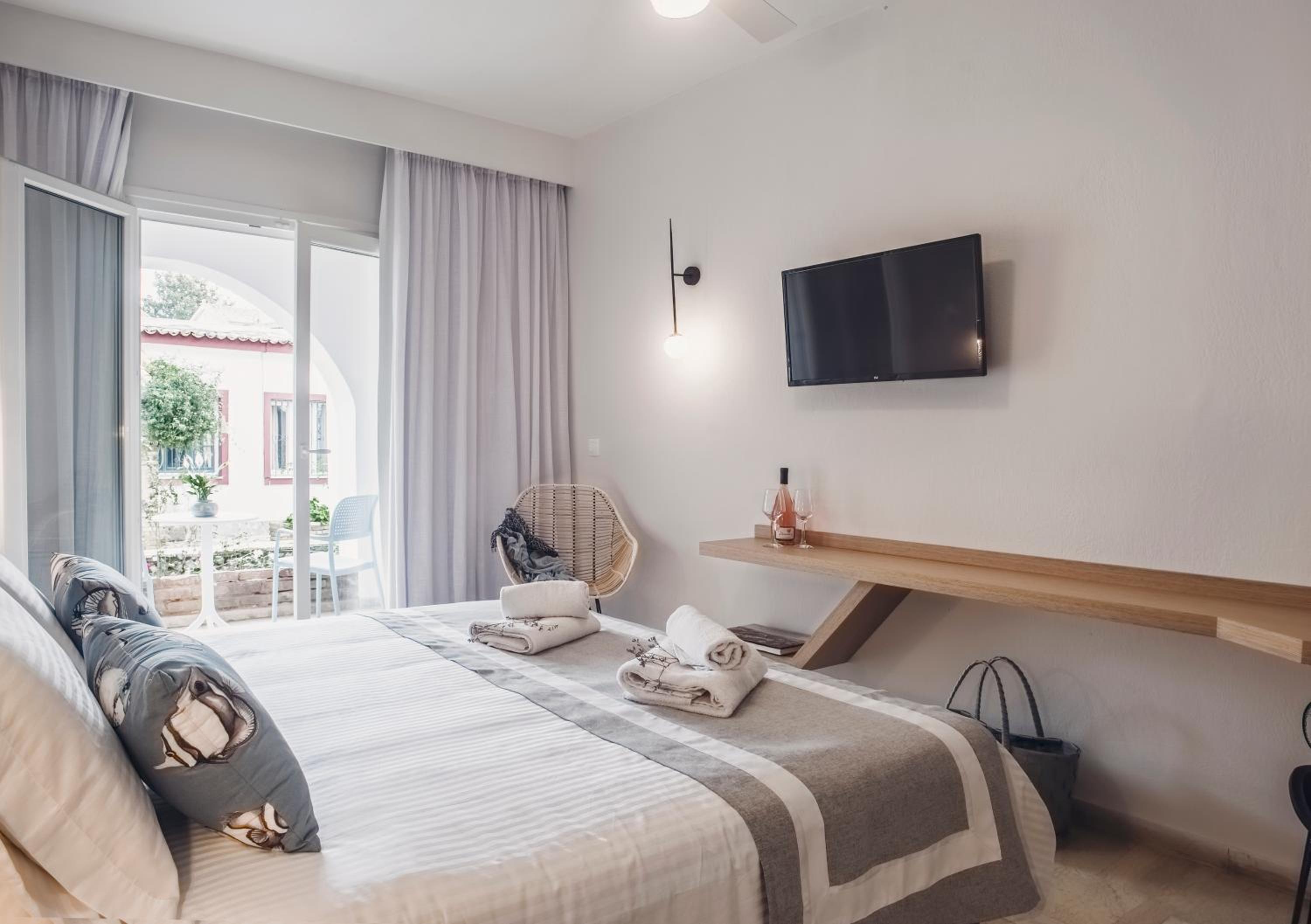 Superior Double Room - Photo 11