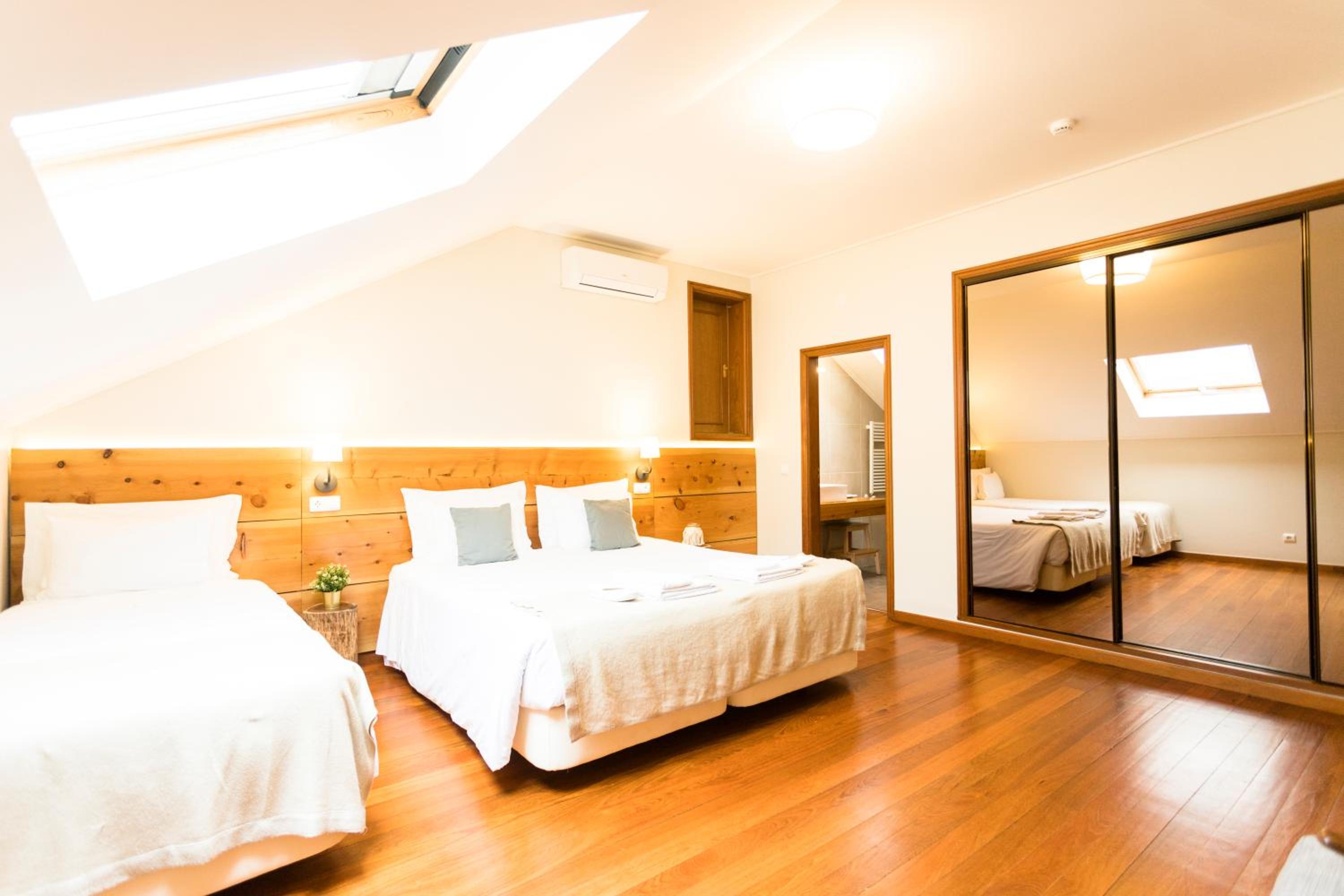 Double or Twin Room with Private Bathroom photo 3