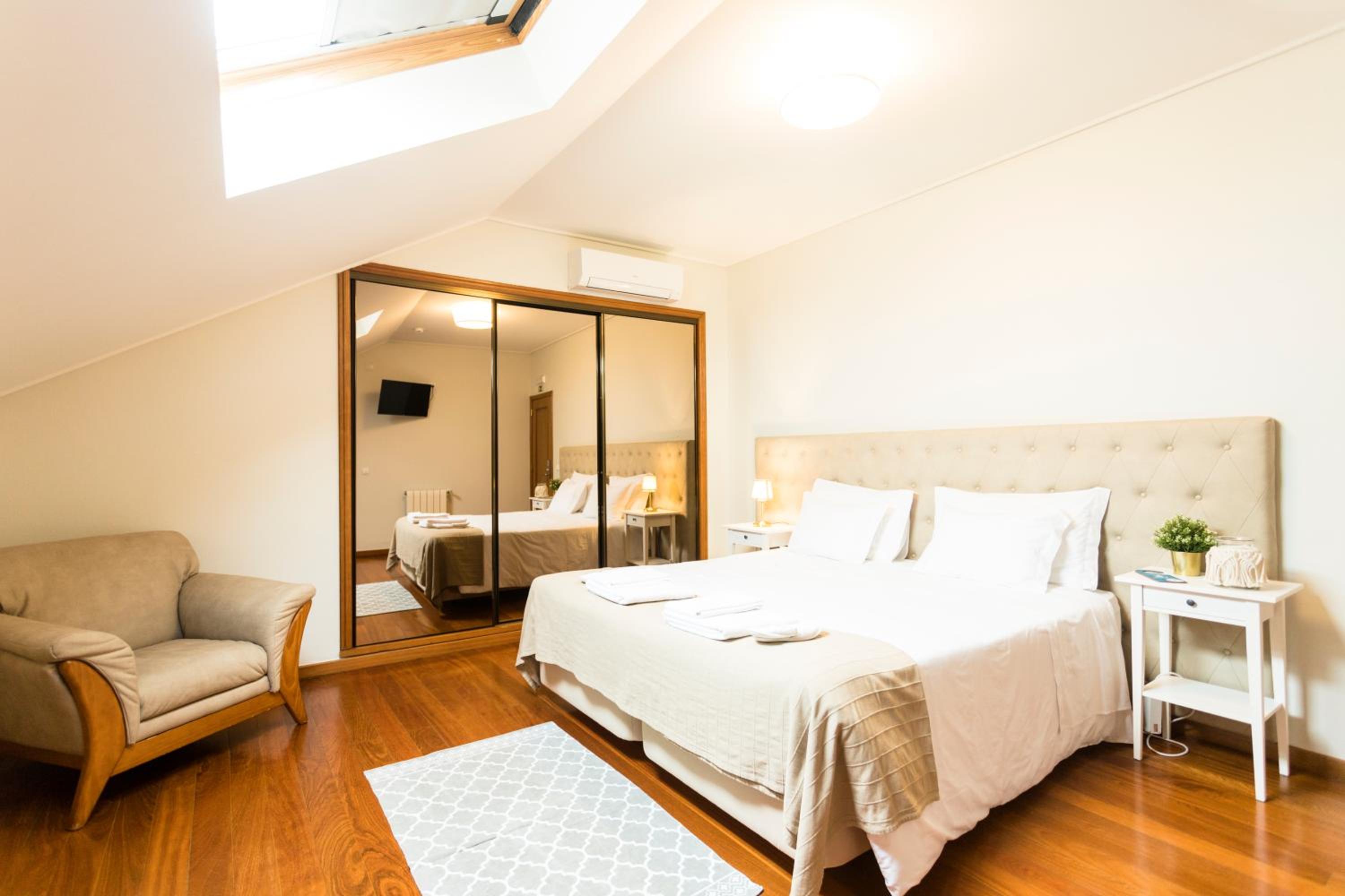 Doppel- oder Zweibettzimmer mit eigenem Bad