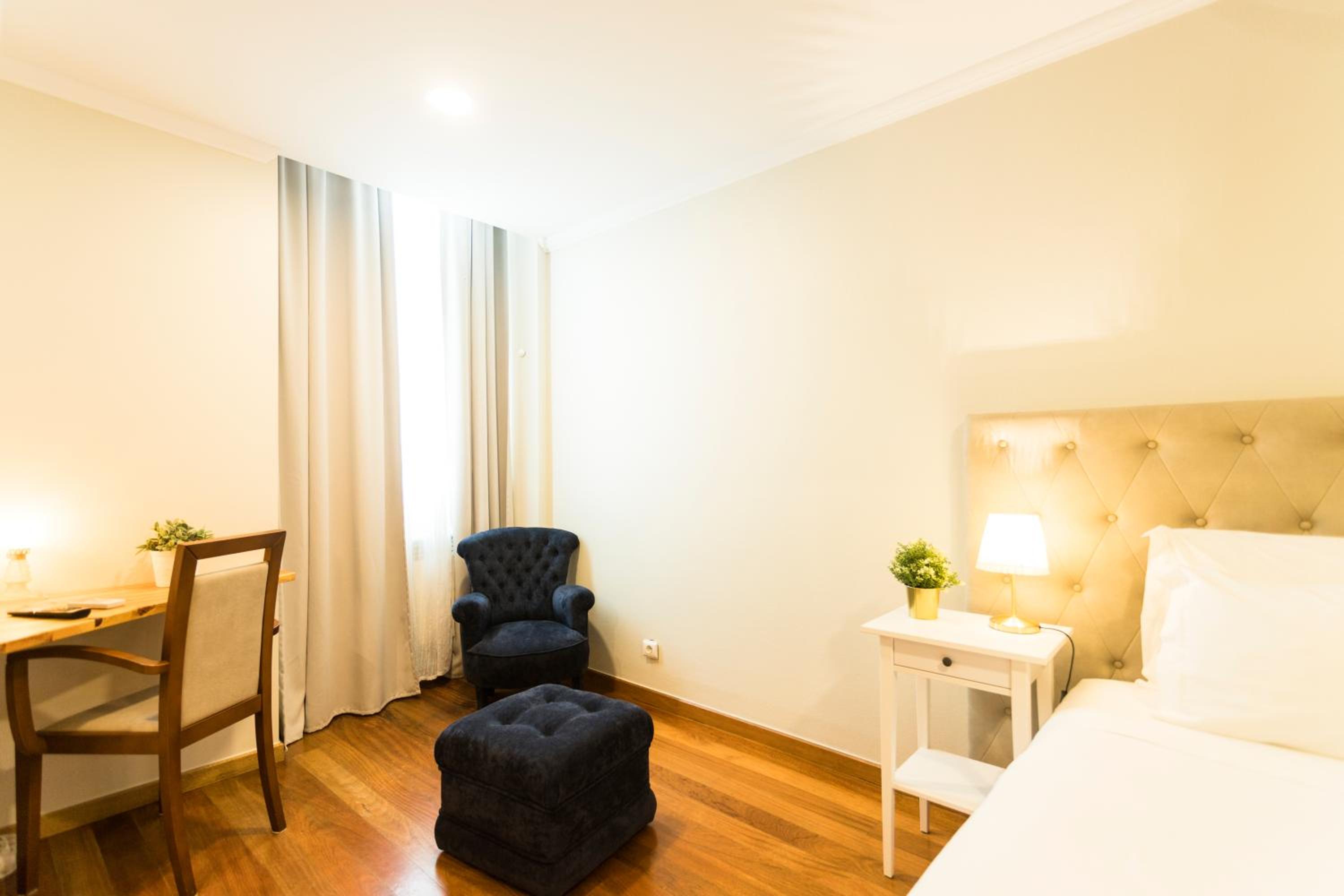 Double or Twin Room with Private Bathroom photo 2