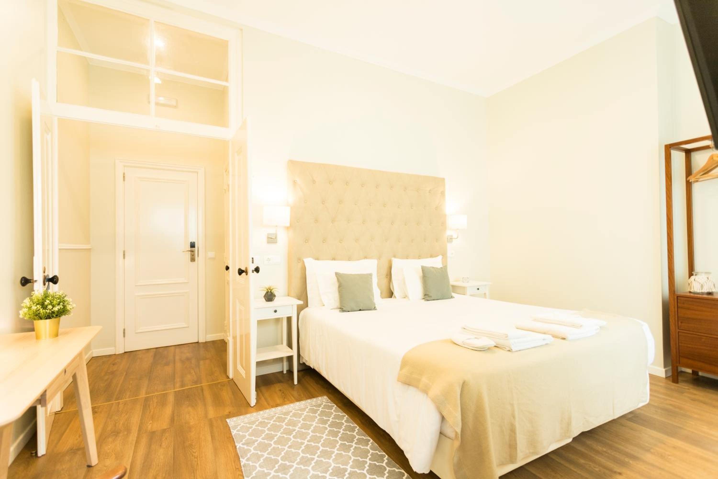 Doppel- oder Zweibettzimmer mit eigenem Bad