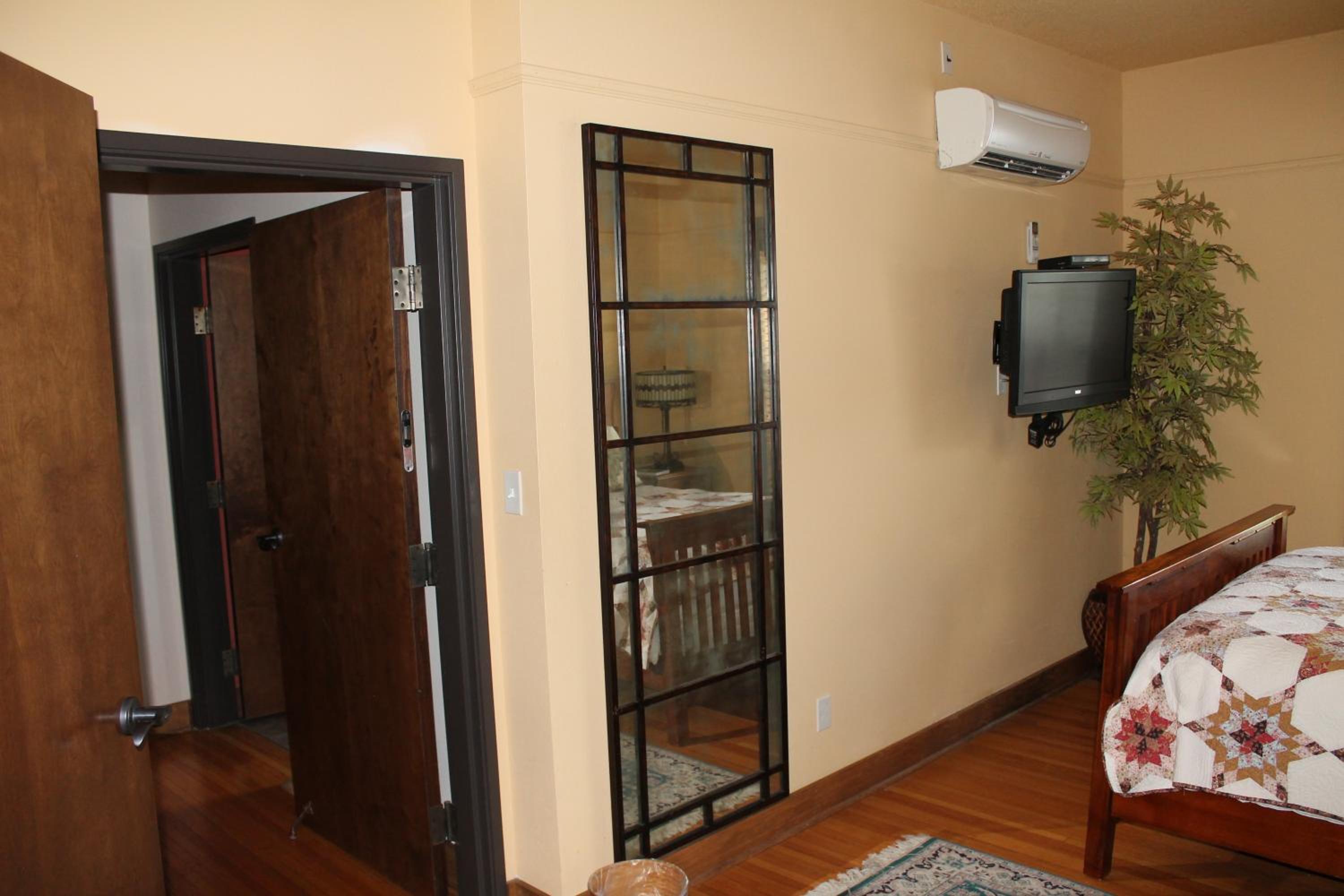 Deluxe Family Room photo 2
