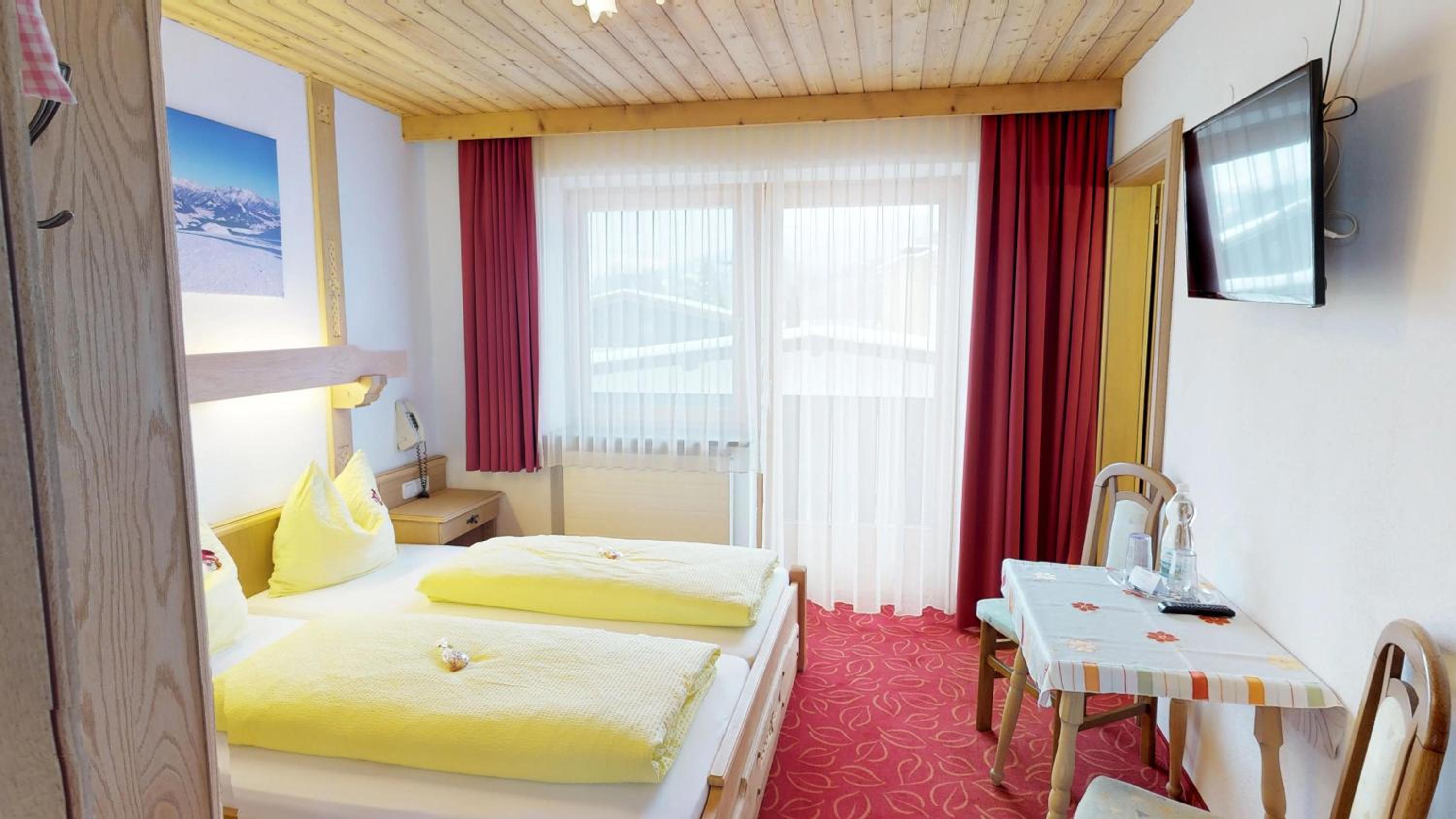 Small Double Room photo 1