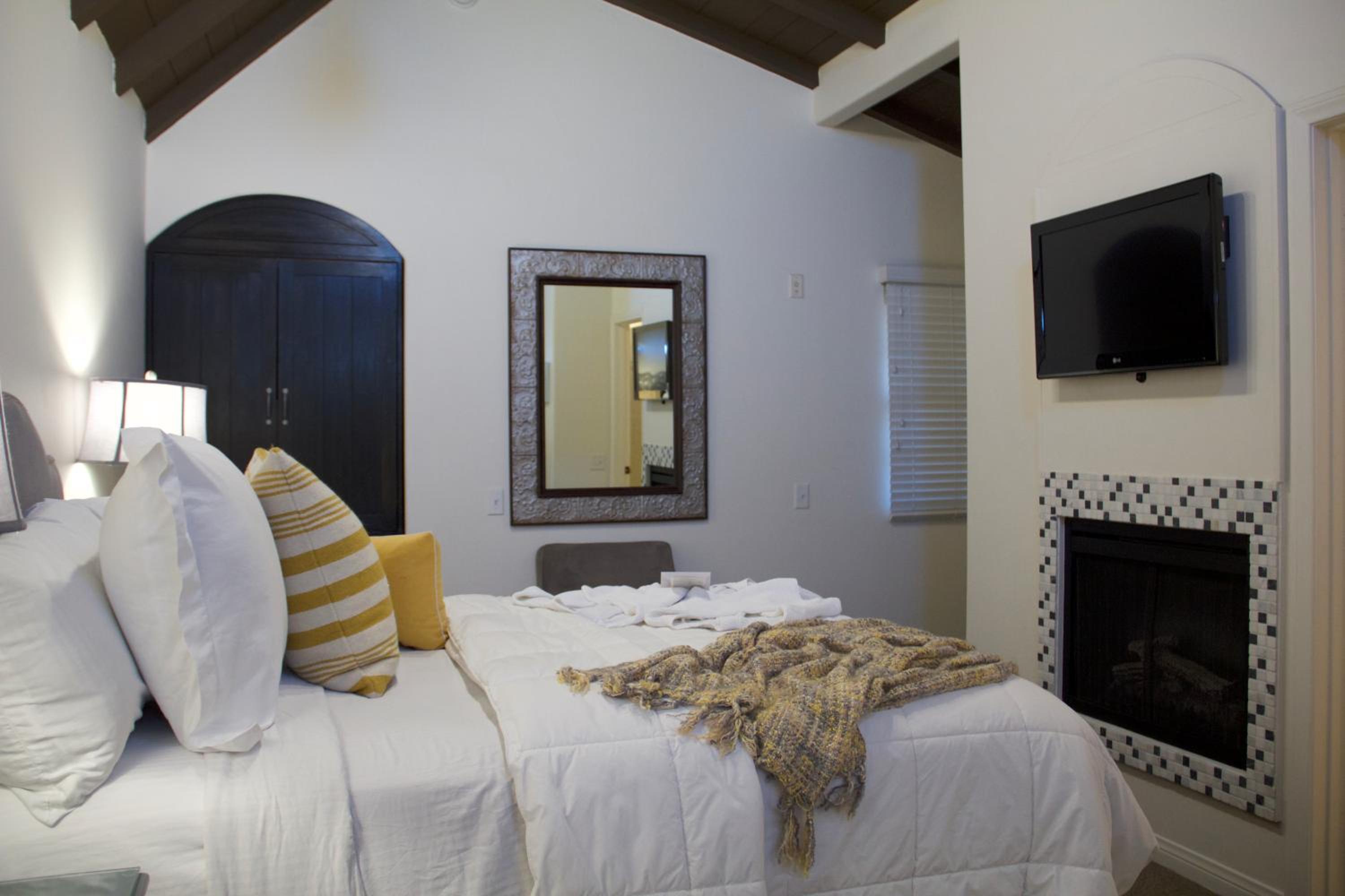 Deluxe Room - Photo 4