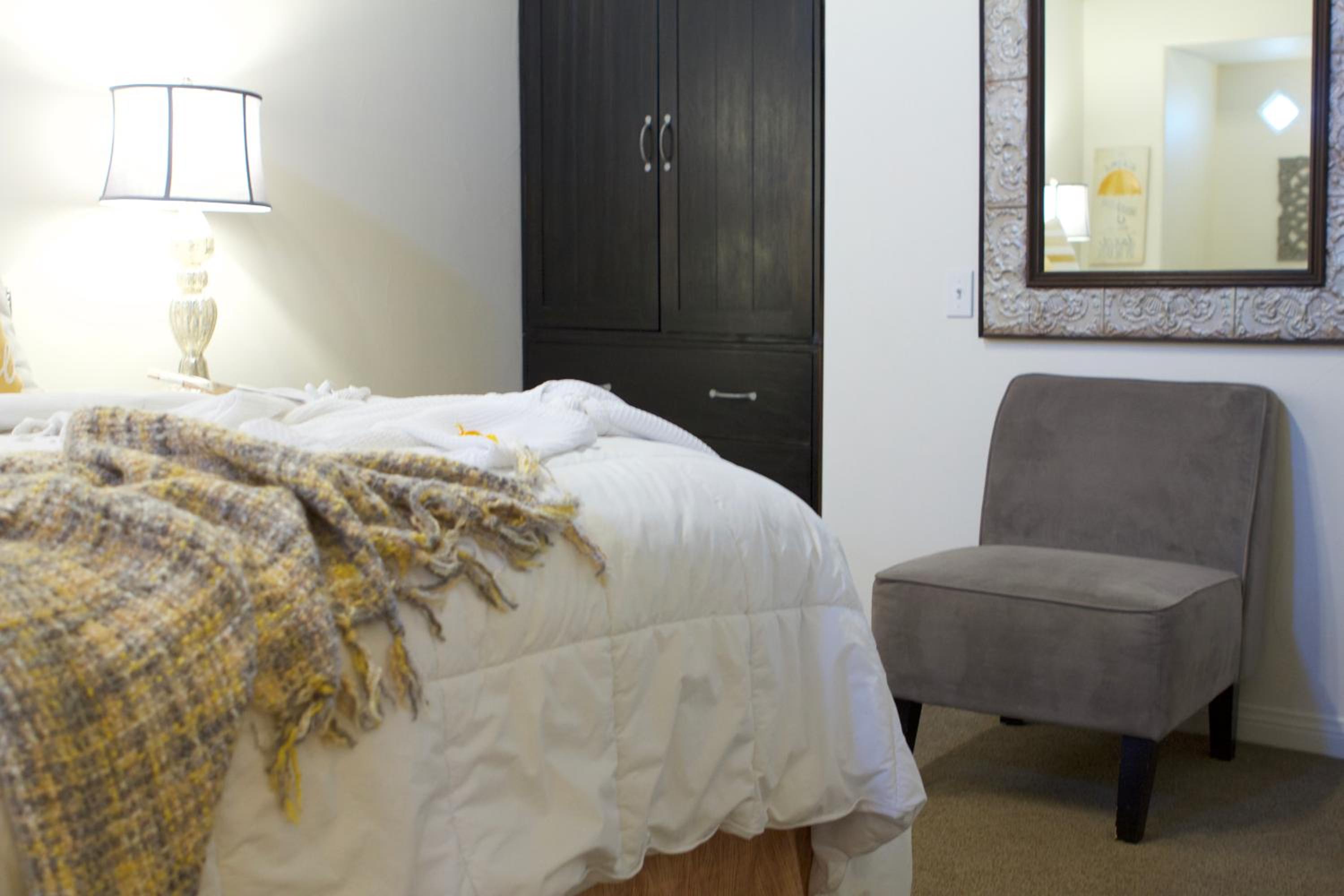 Deluxe Room - Photo 5
