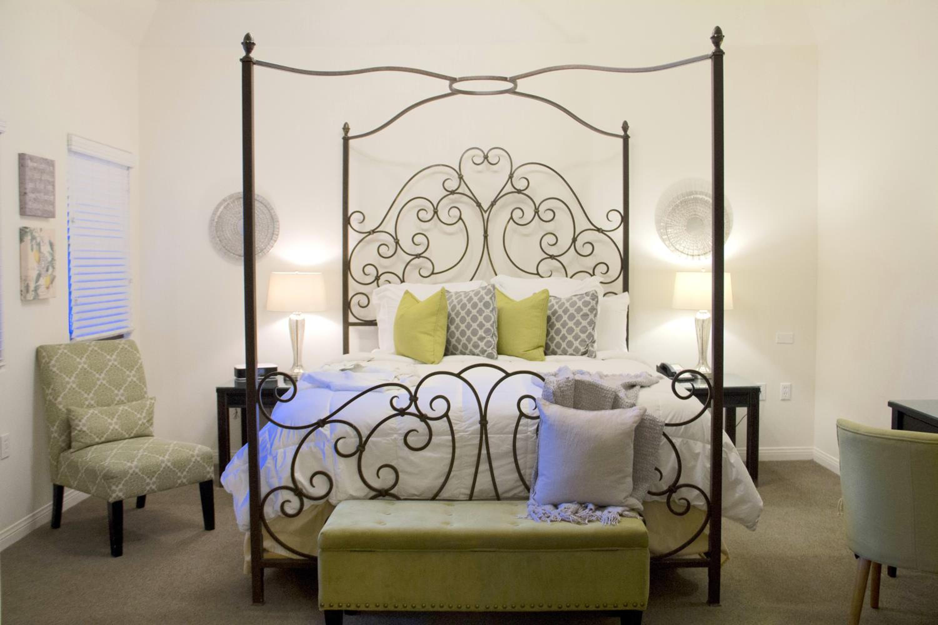 Executive Room - Photo 1