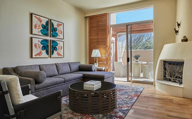 One-Bedroom Oasis Accessible Plunge Pool King Suite