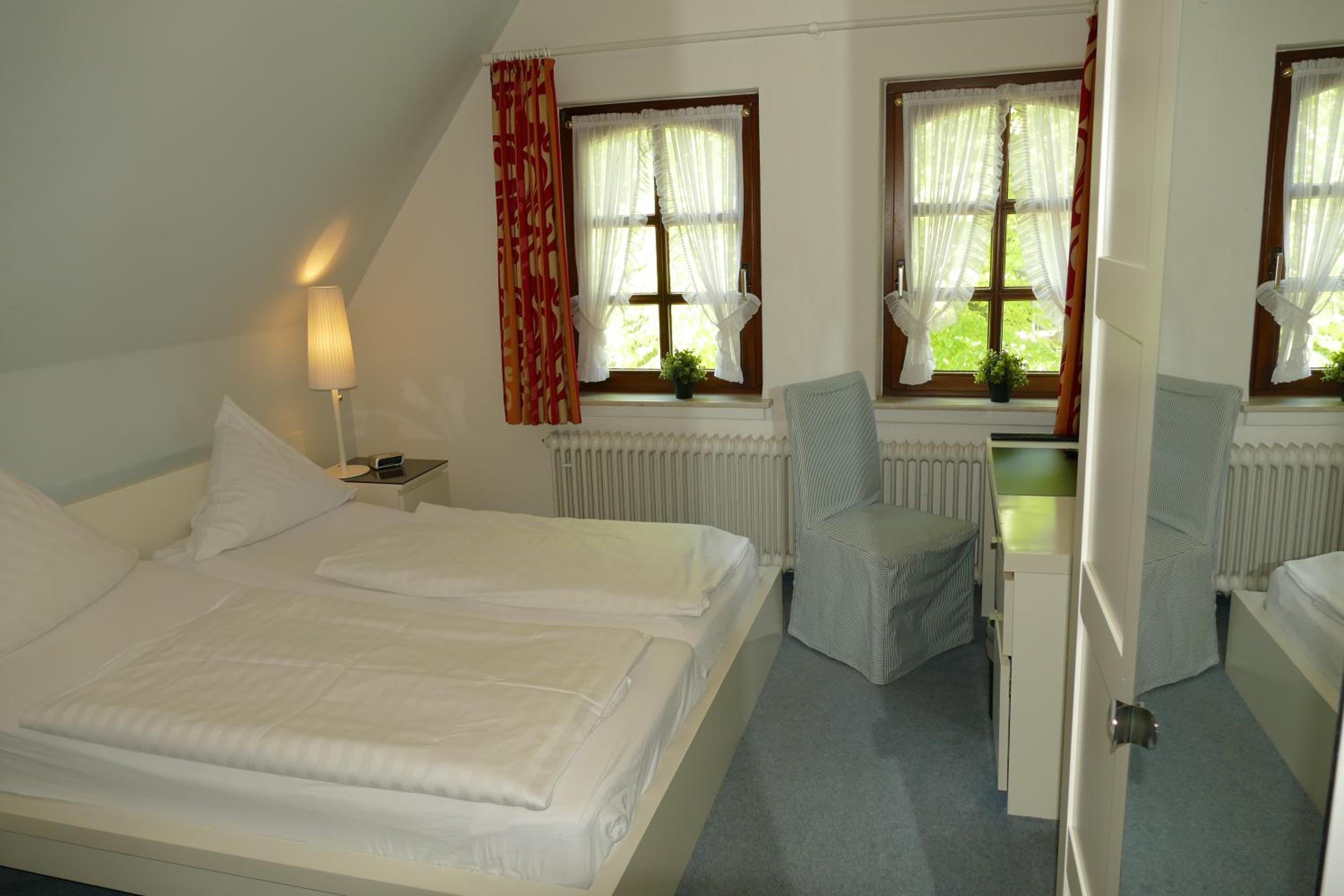 Double or Twin Room - Photo 7